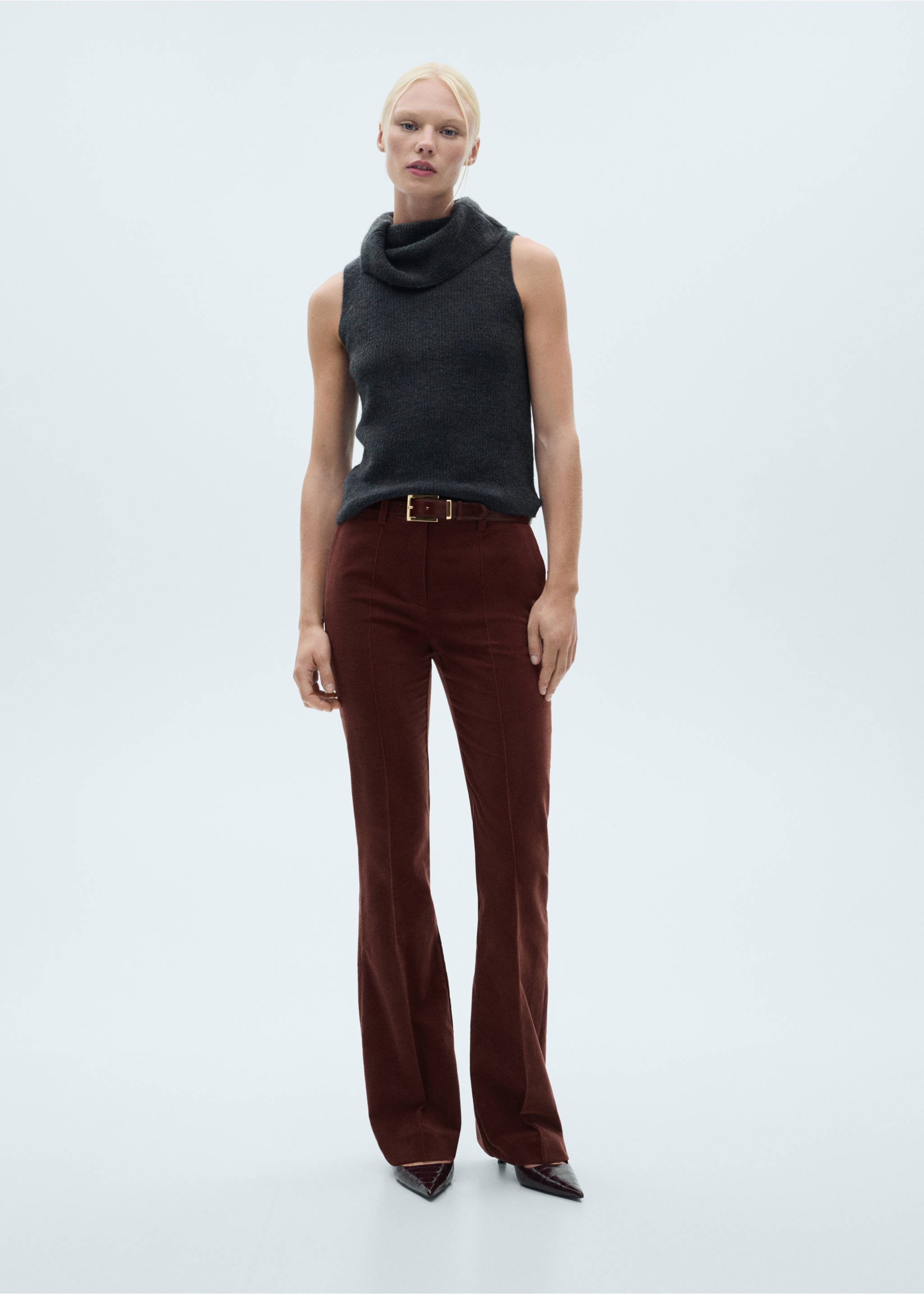 Straight velvet trousers - Details of the article 2, Wine. Ref: 77048272-00.