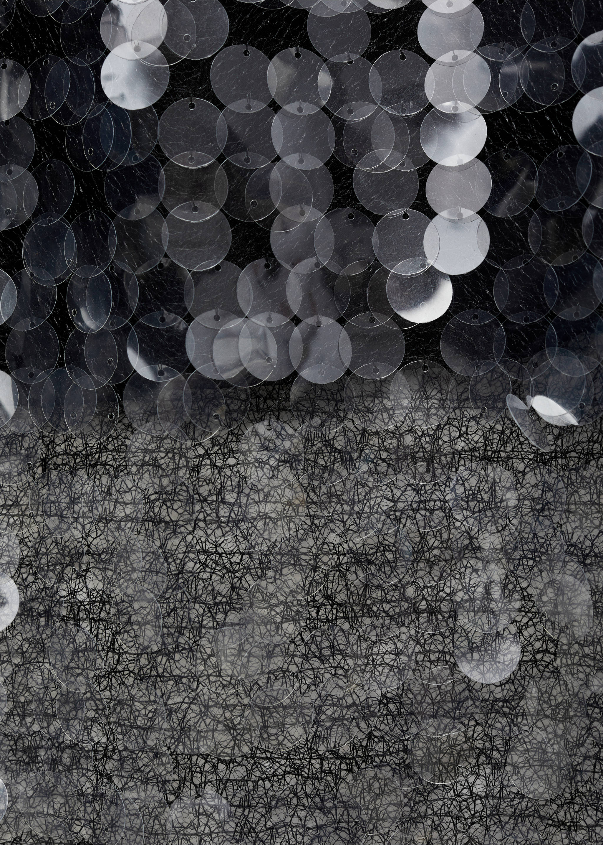 Halbdurchsichtiges Kleid mit XXL-Paillettenbesatz - Detail des Artikels 0, Grau. Ref: 77049056-00.