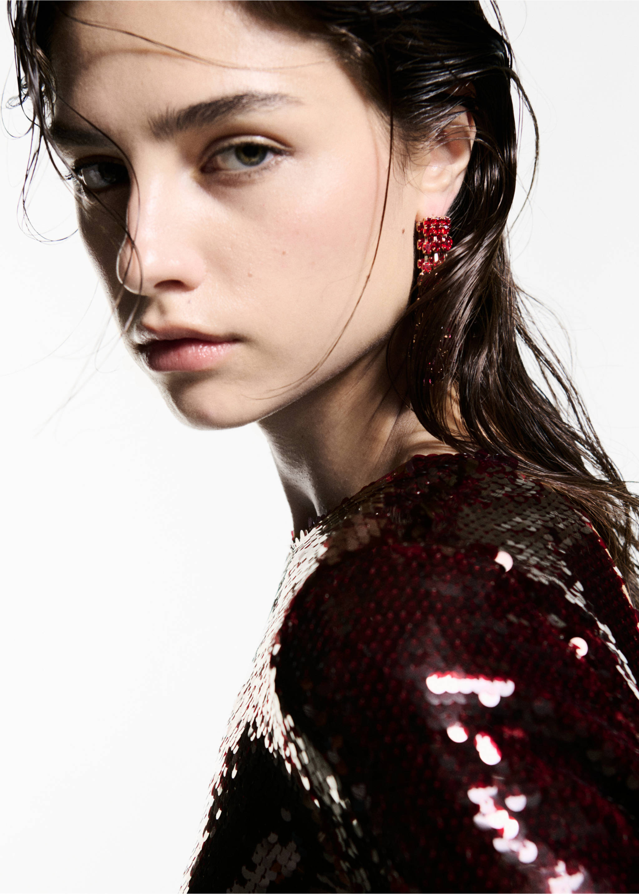 Scoop-back sequin dress - Details of the article 1, Maroon. Ref: 77049058-00.