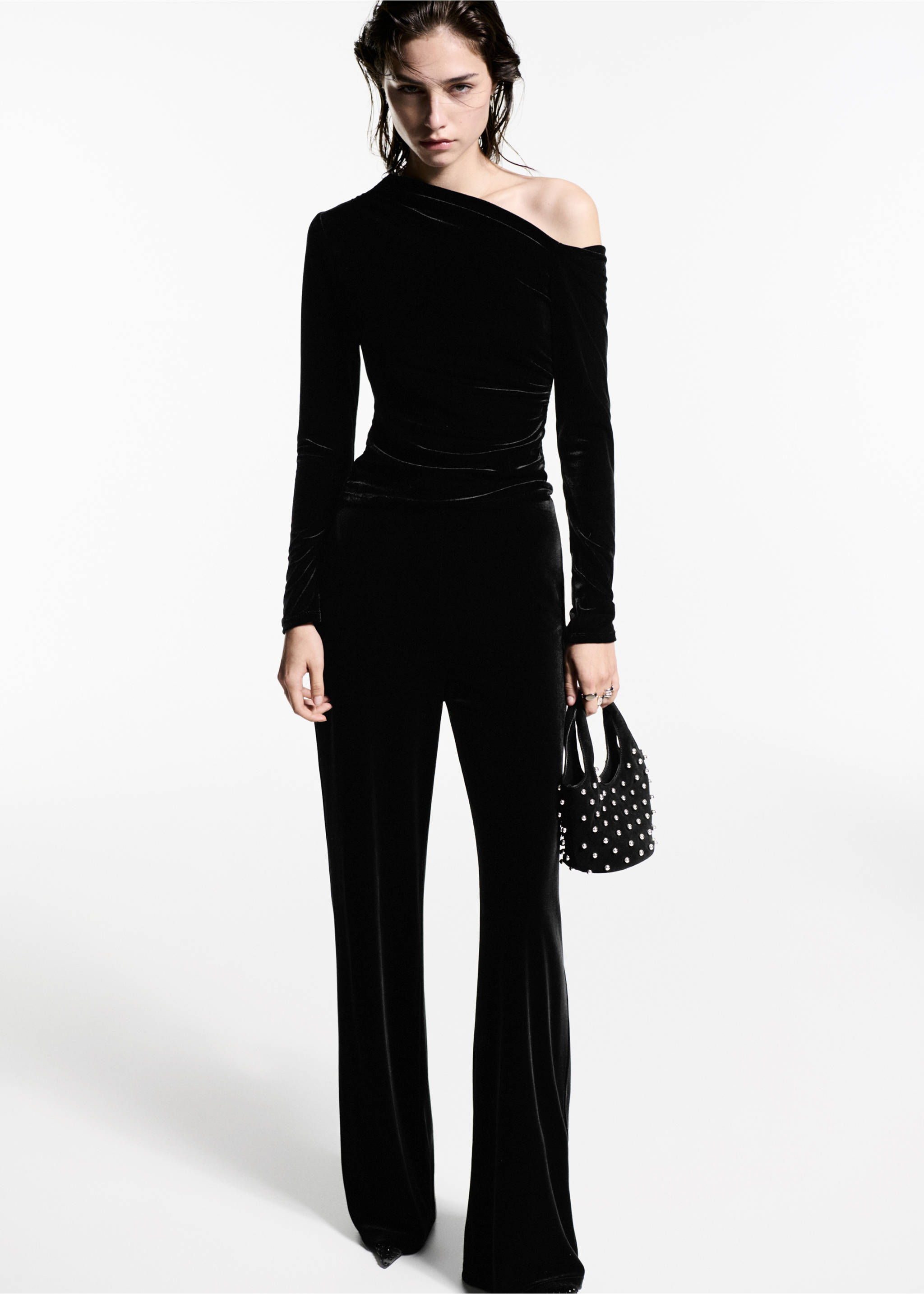 Asymmetric velvet top - General plane, Black. Ref: 77049060-00.