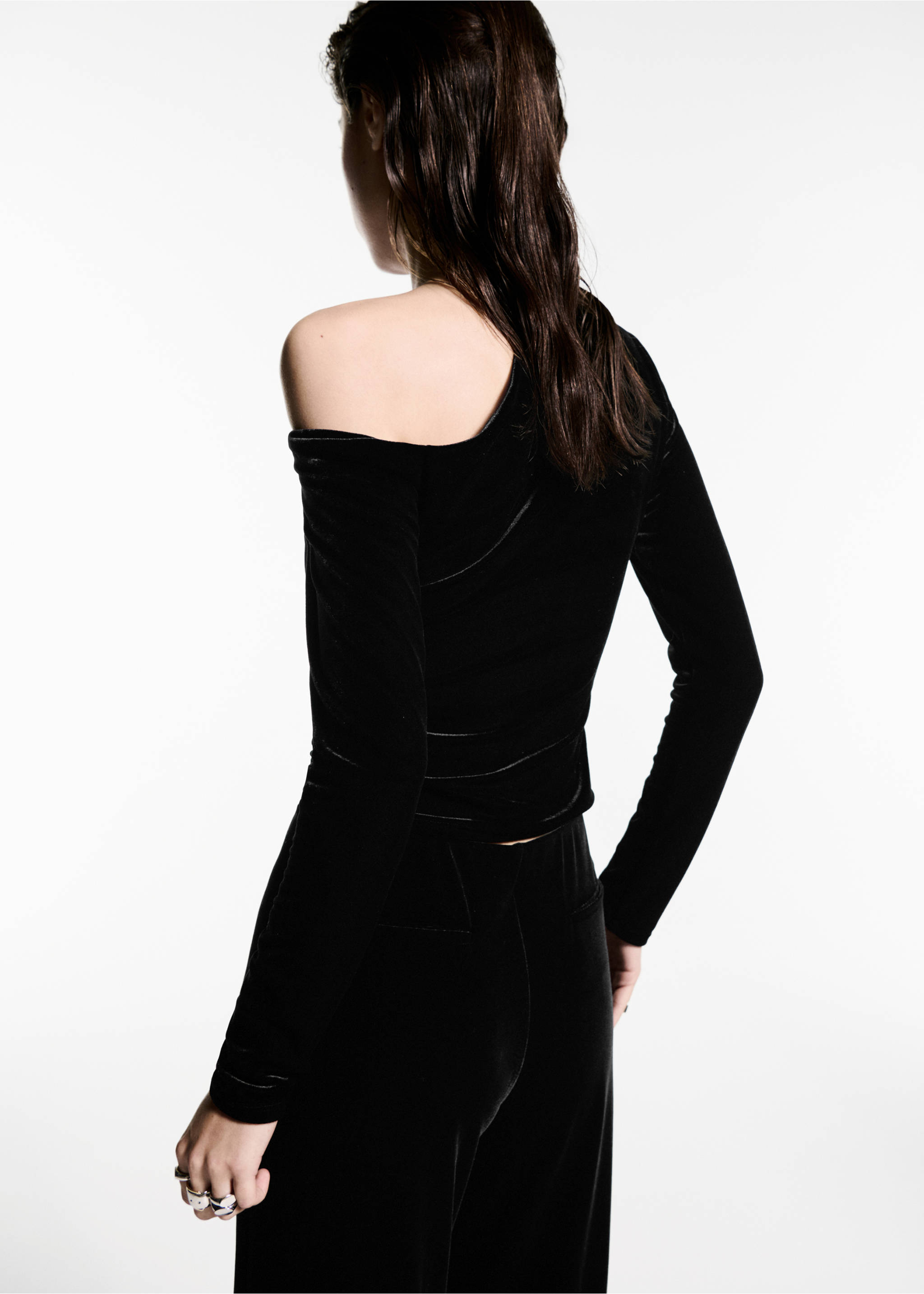 Asymmetric velvet top - Reverse of the article, Black. Ref: 77049060-00.