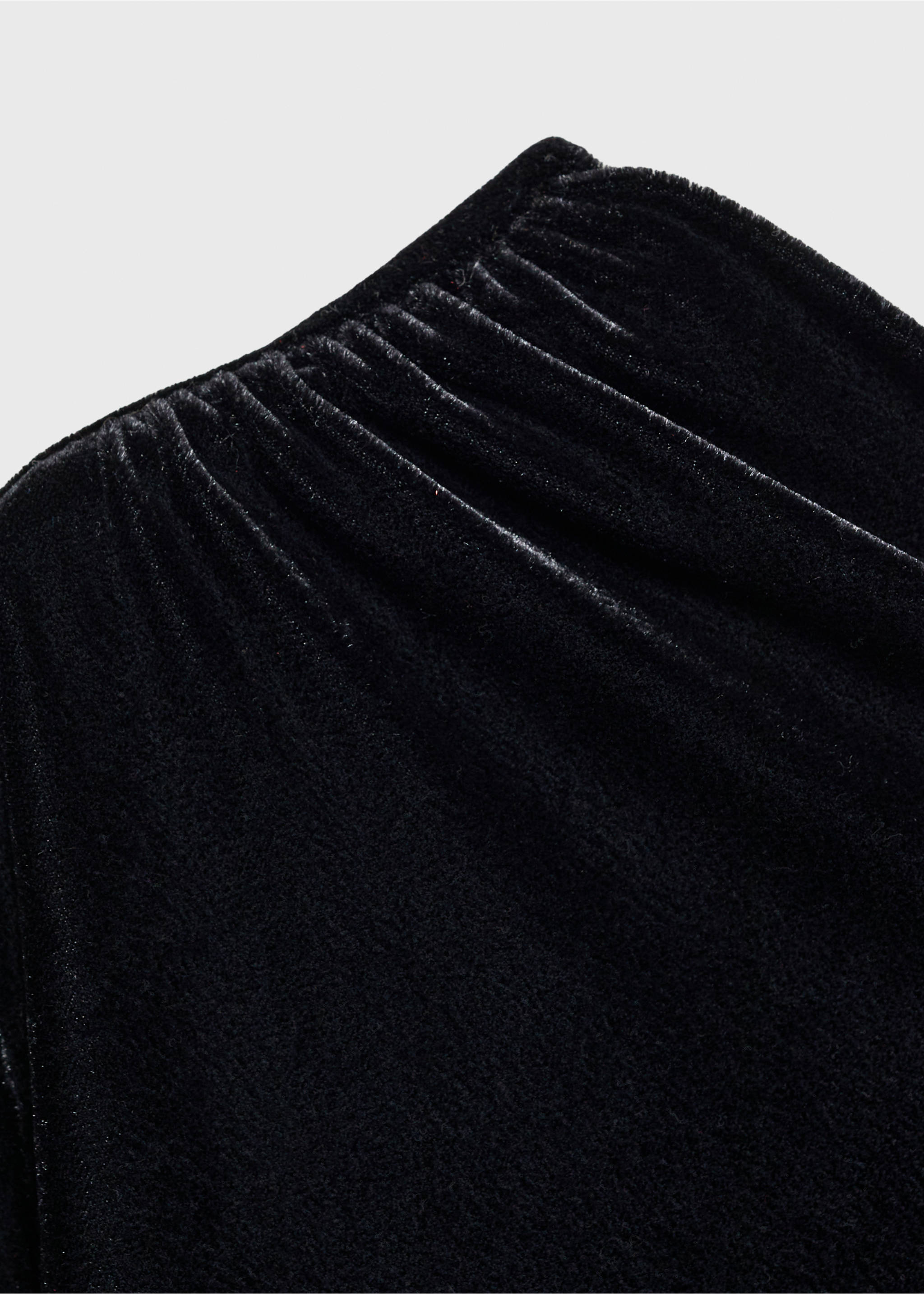 Asymmetric velvet top - Details of the article 8, Black. Ref: 77049060-00.