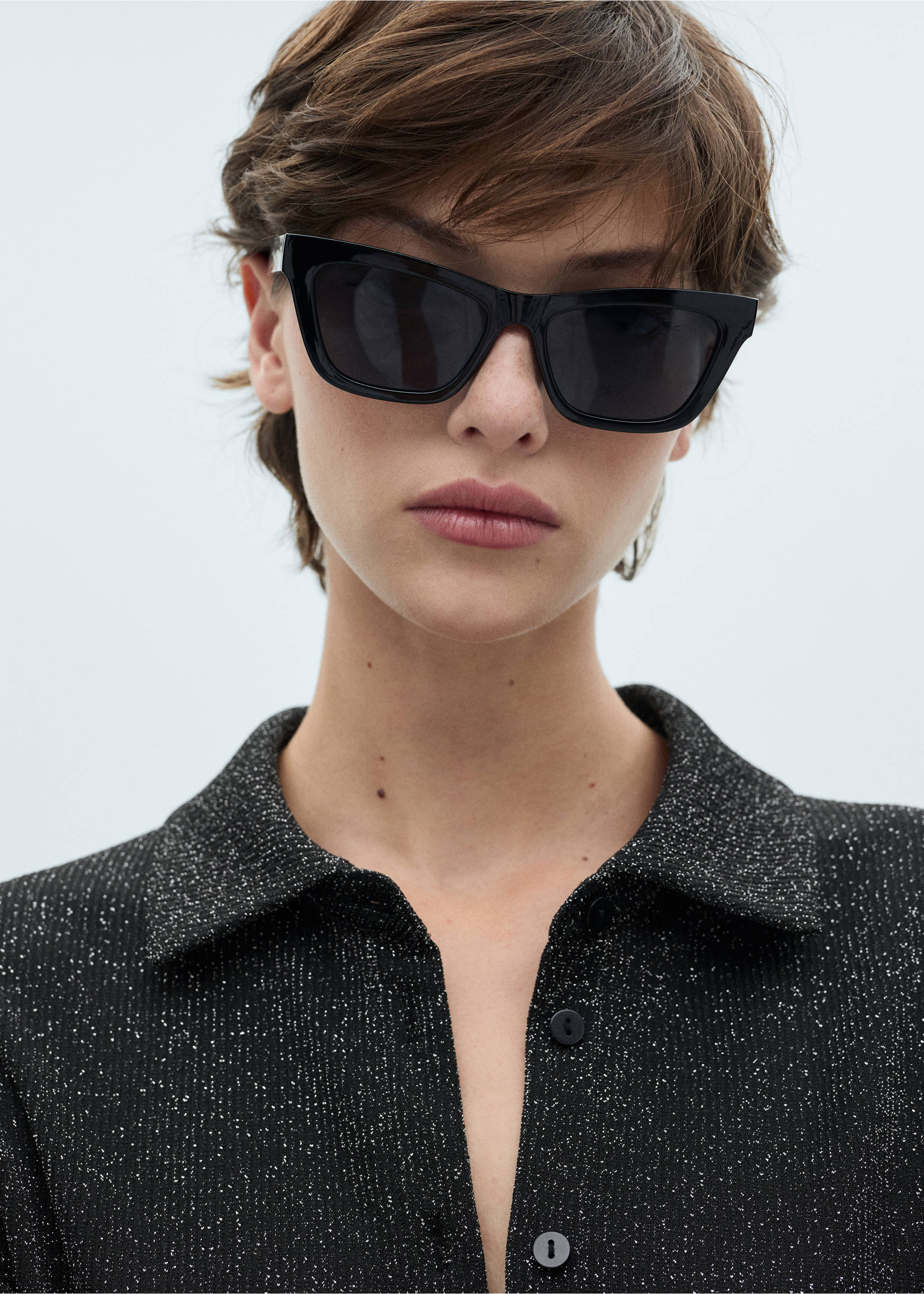 Strickhemd aus Lurex - Detail des Artikels 1, Grau. Ref: 77049061-00.