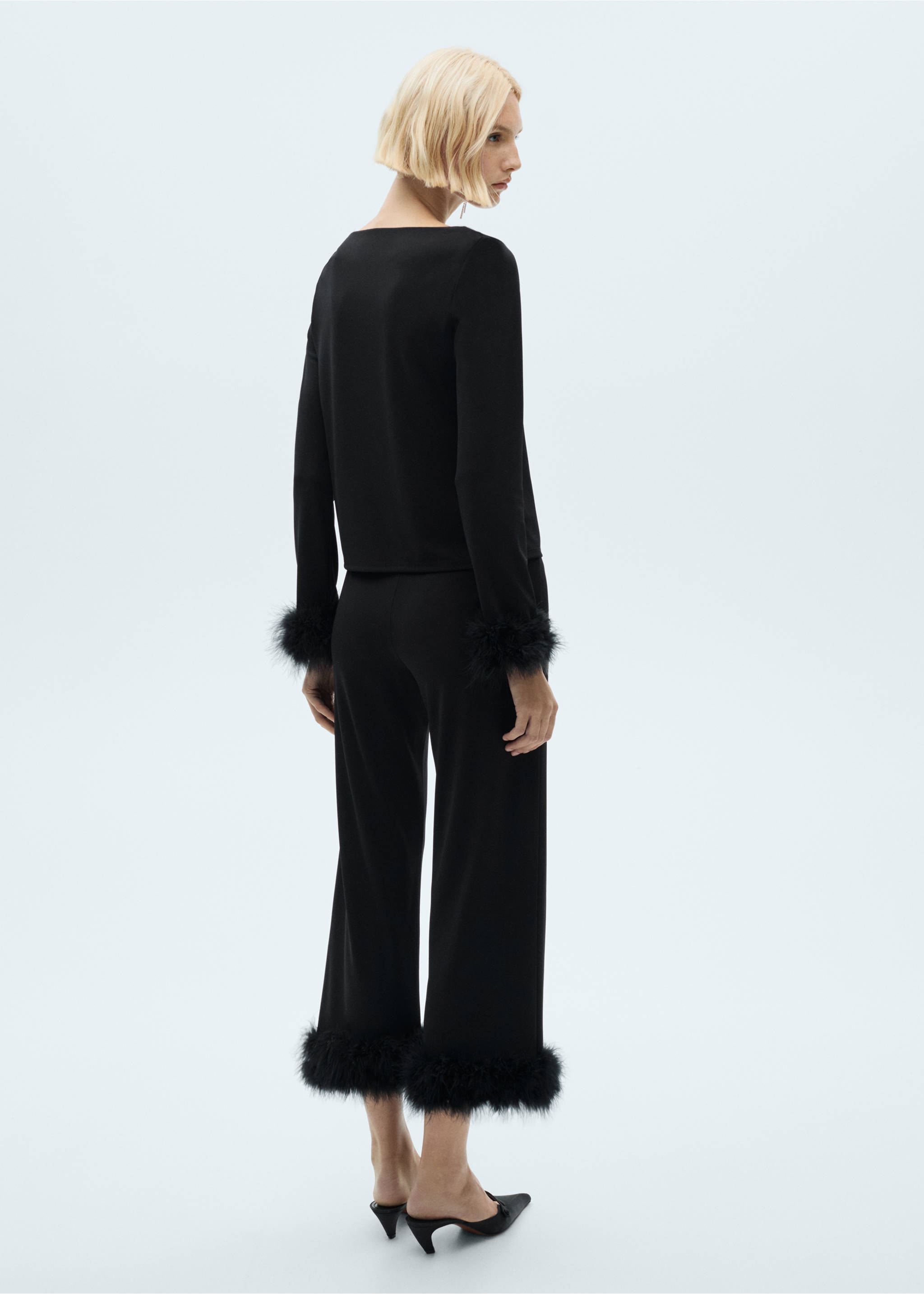 Cropped trousers with feather detail - Reverse of the article, Black. Ref: 77049063-00.