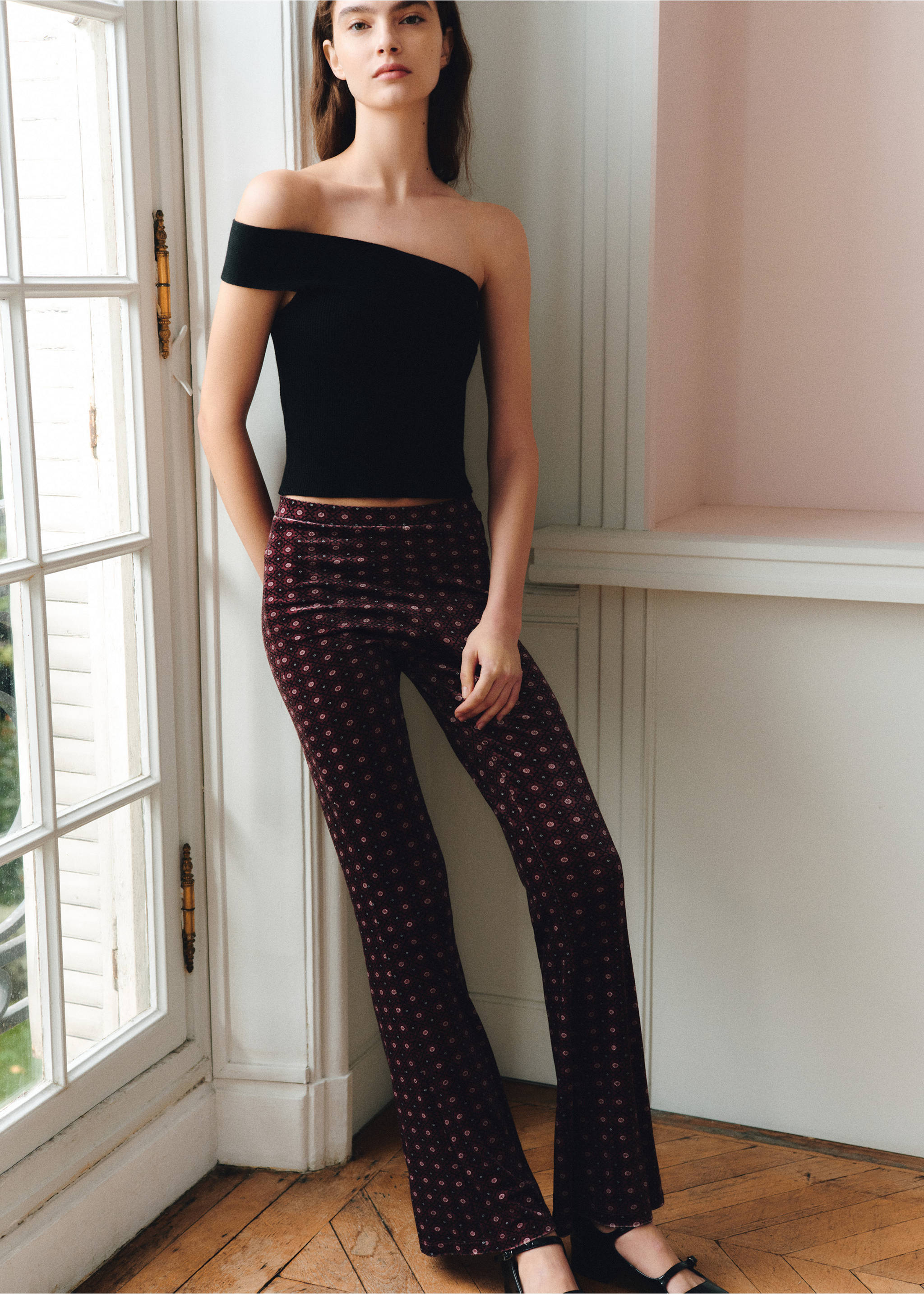 Flared leggings with velvet print - Details of the article 5, Maroon. Ref: 77049066-00.