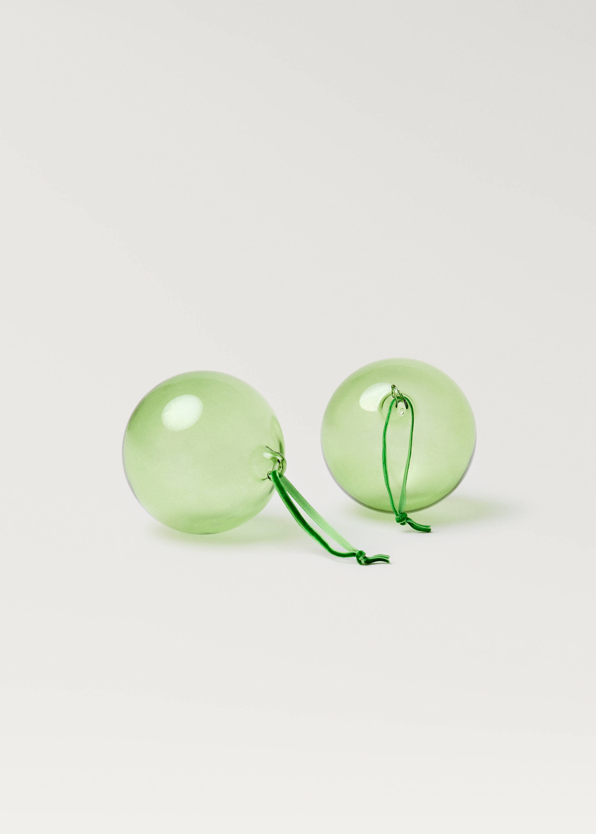 Christmas tree ball ornament - Details of the article 1