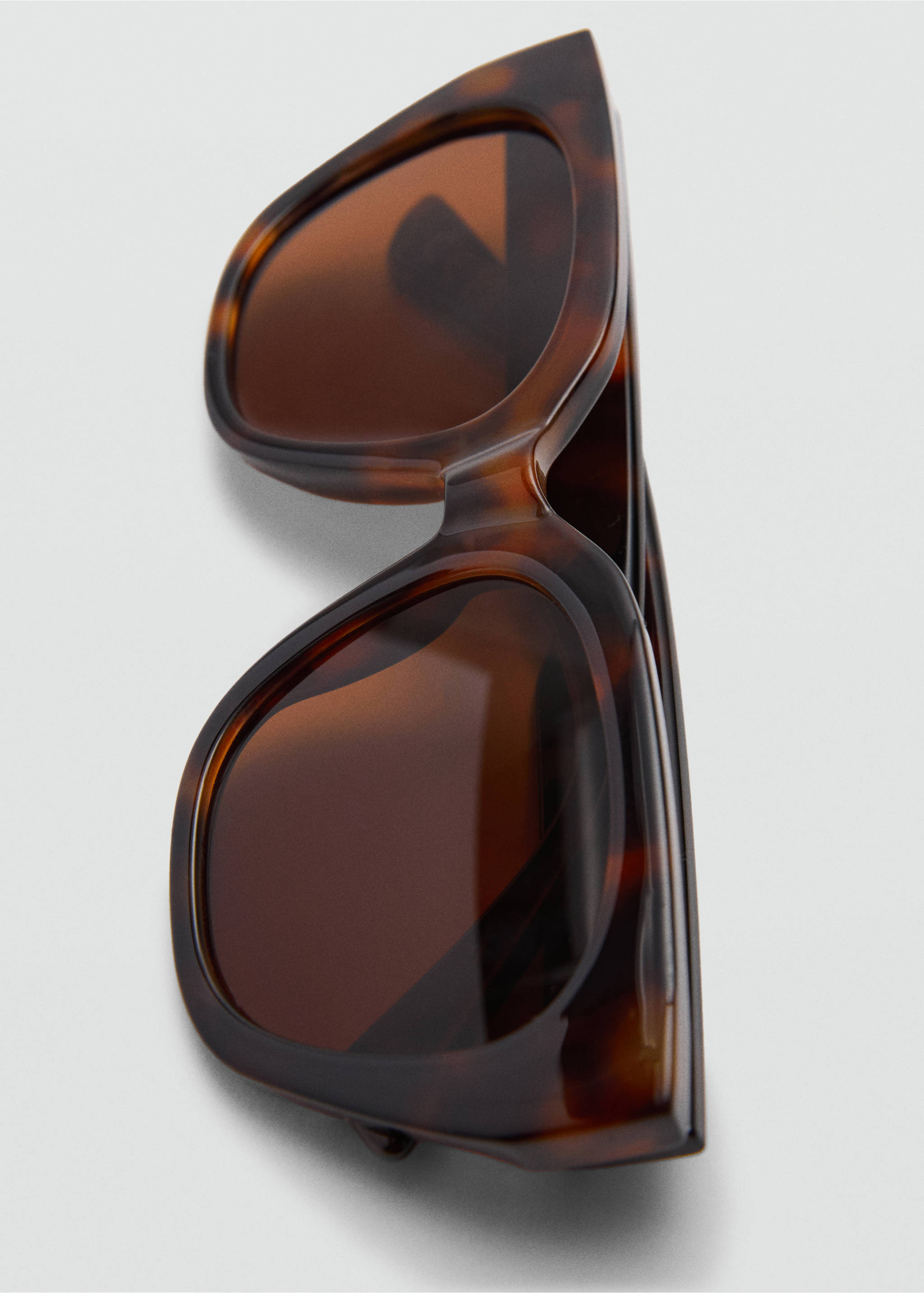 Squared frame sunglasses - Details of the article 2, Chocolate. Ref: 77050228-00.