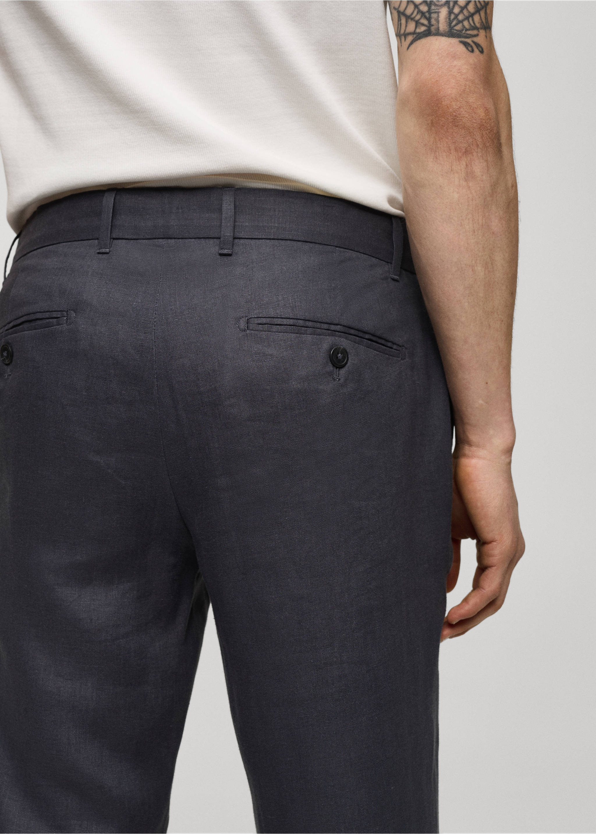 Slim-fit 100% linen trousers - Details of the article 6, Night Blue. Ref: 77050250-00.
