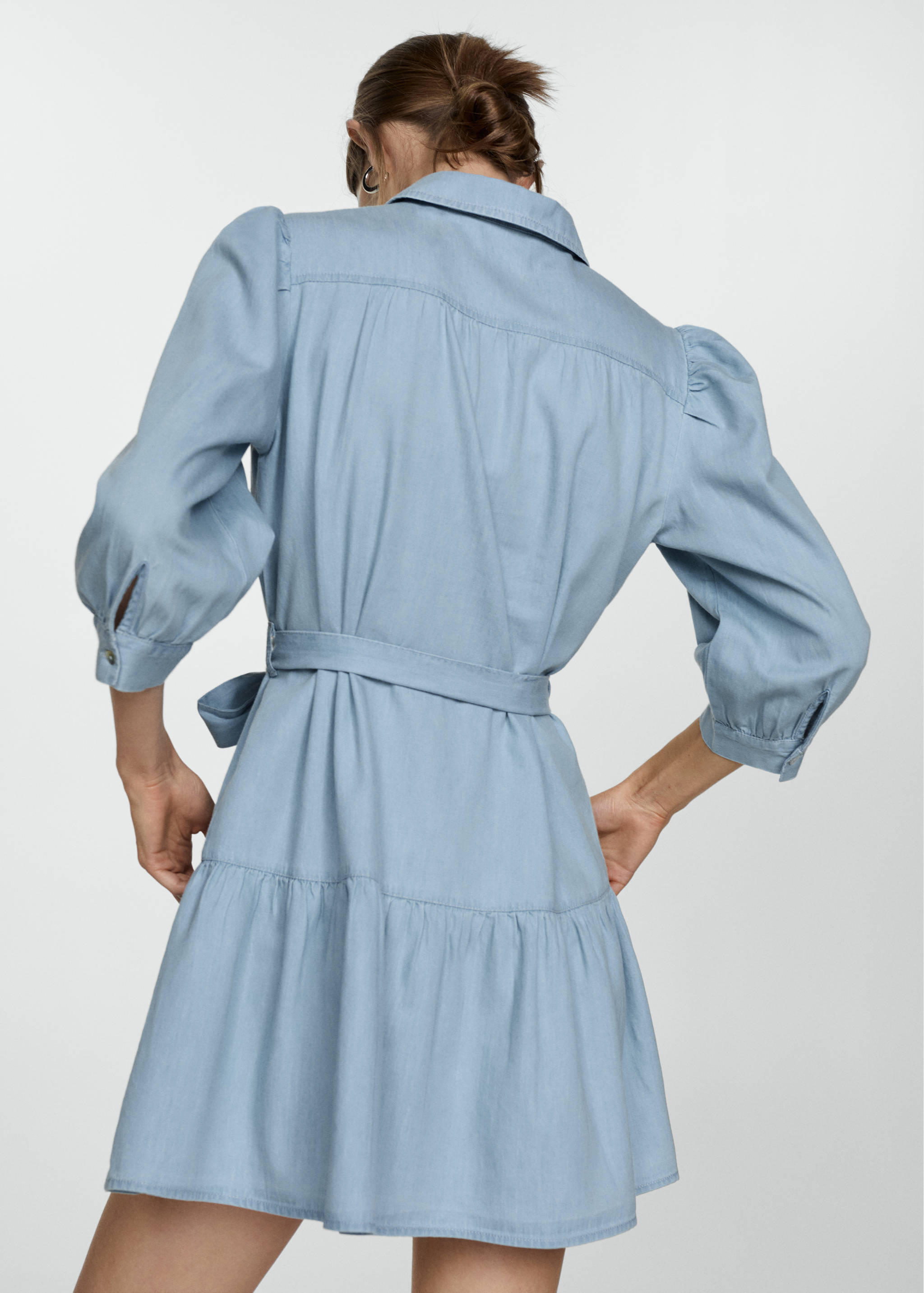 Kurzes Kleid mit Schleife - Rückseite des Artikels