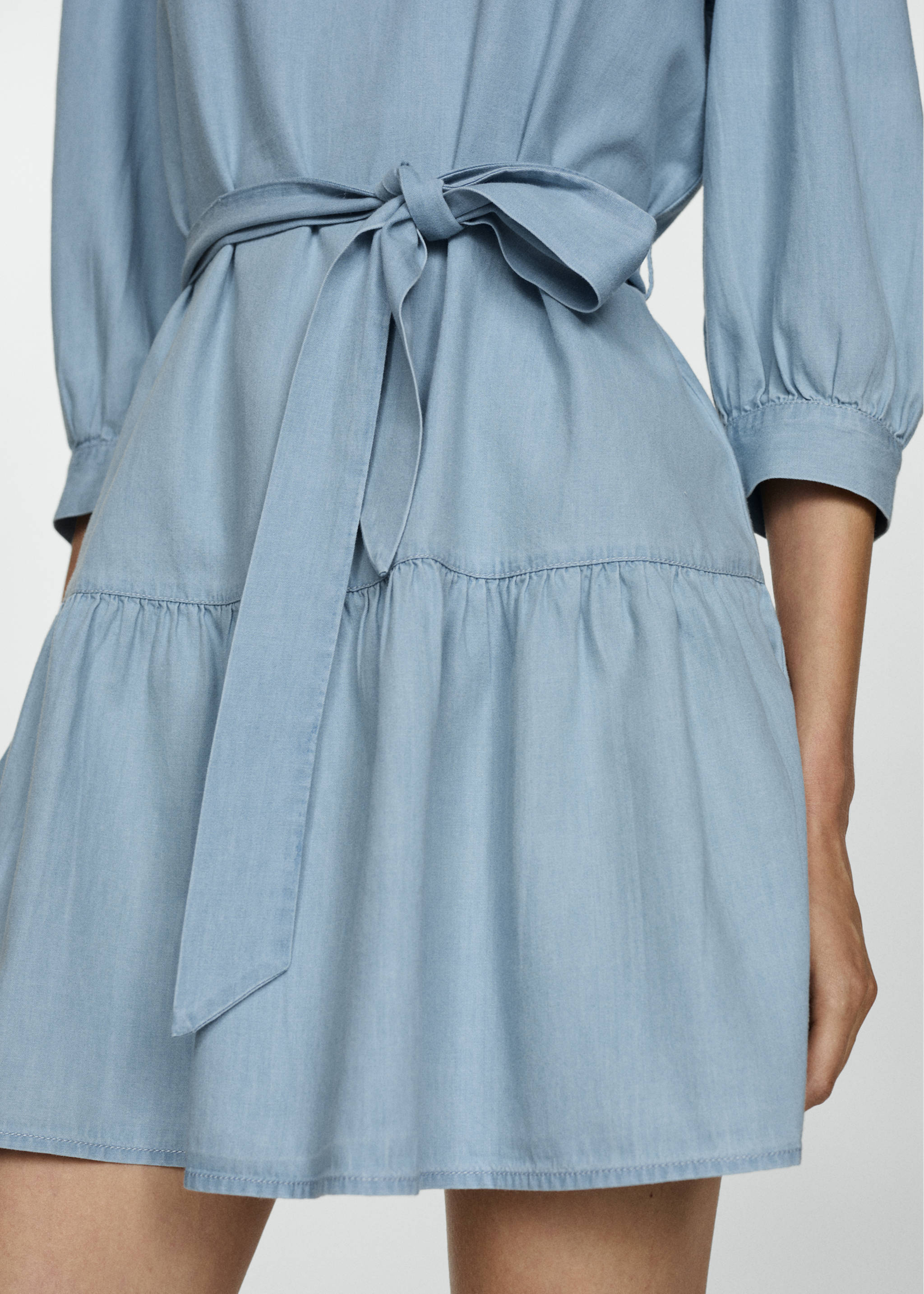 Kurzes Kleid mit Schleife - Detail des Artikels 1