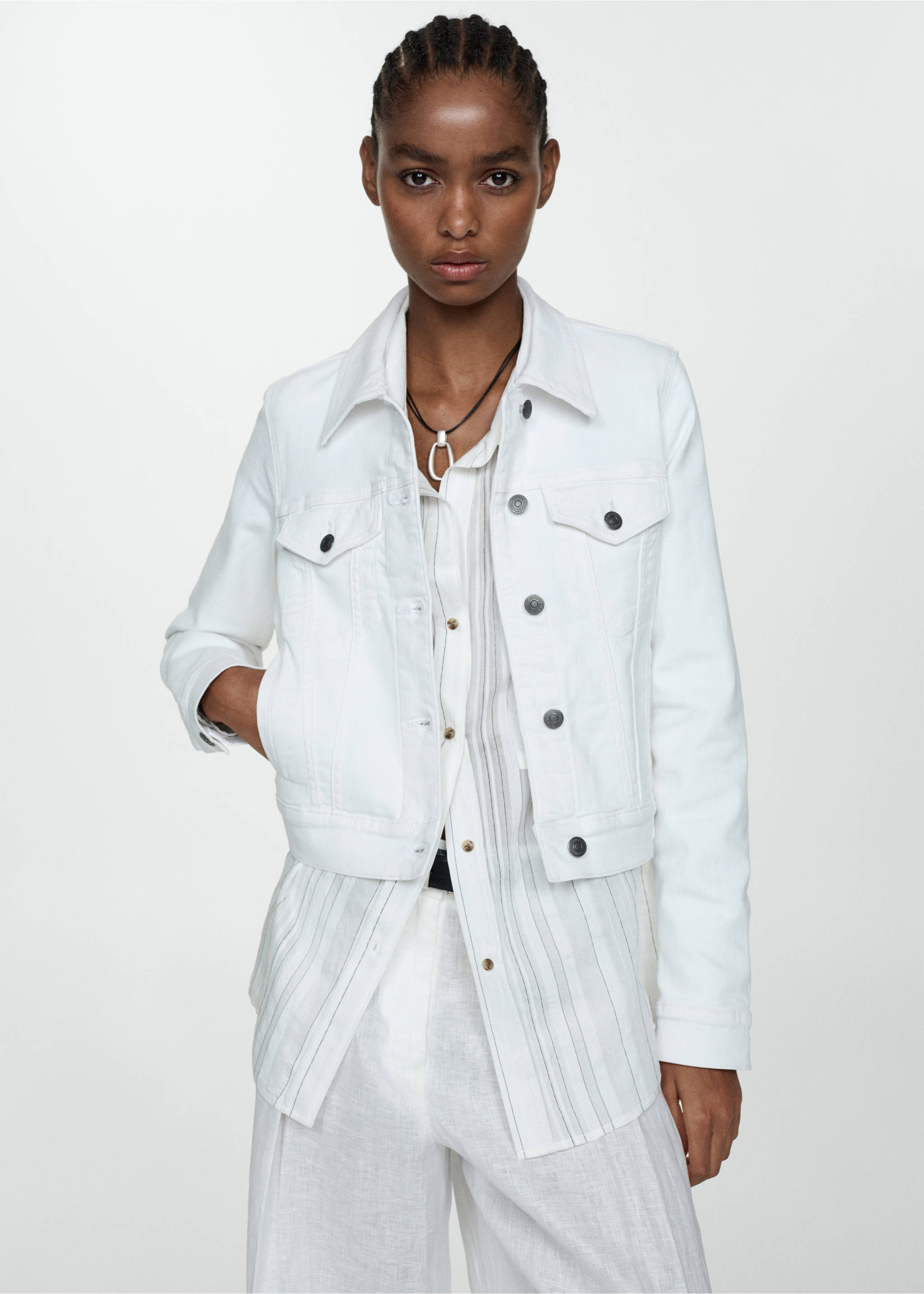 Blouson jean poches - Plan moyen, Blanc. Ref: 77050257-00.