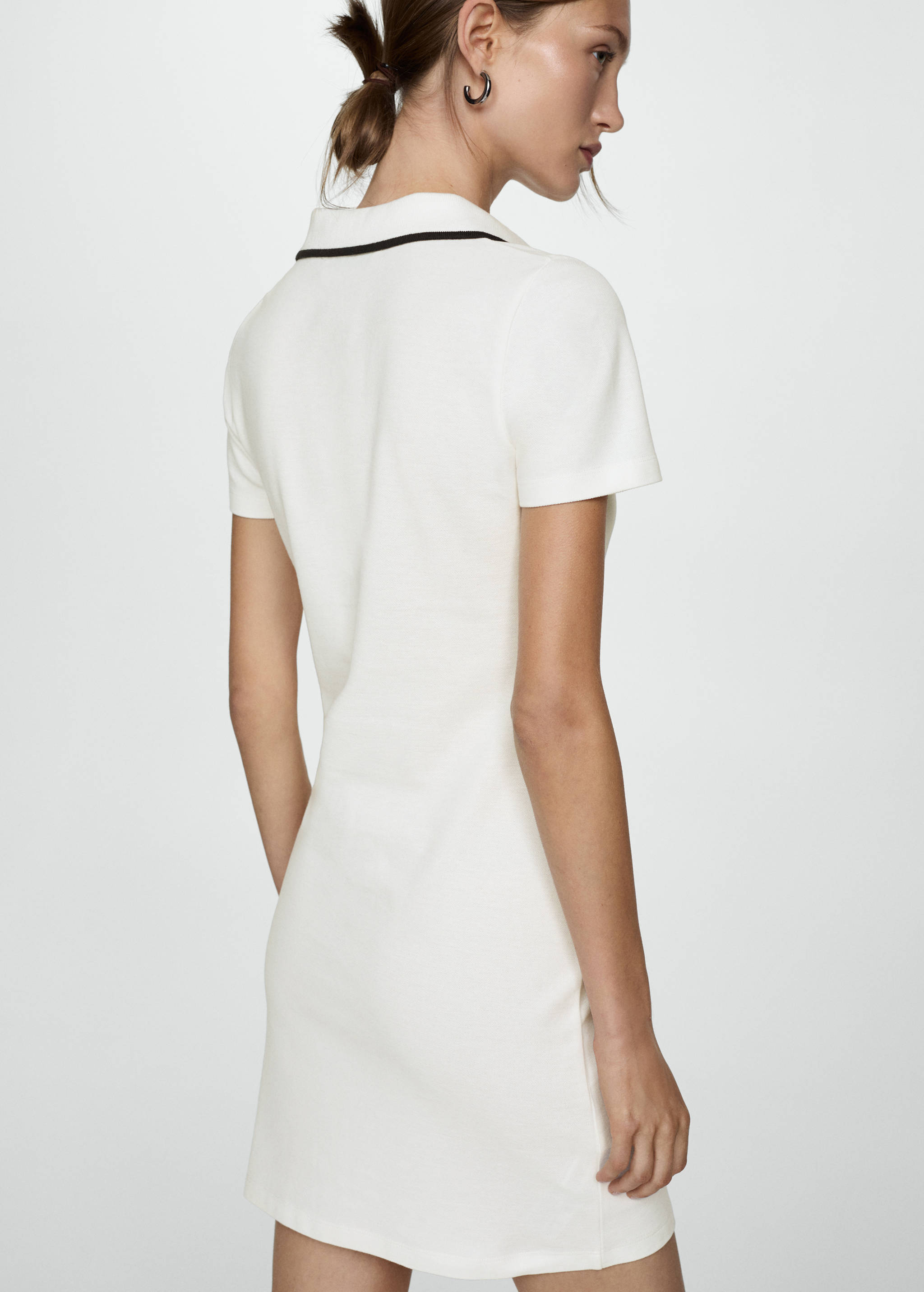 Kleid mit Polokragen - Rückseite des Artikels