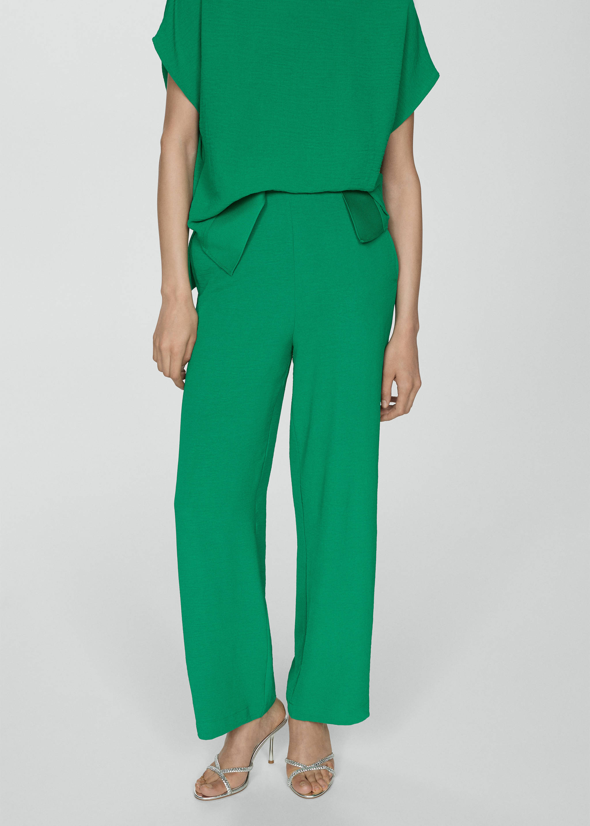 Løs bukse wideleg - Halvtotal bildeutsnitt