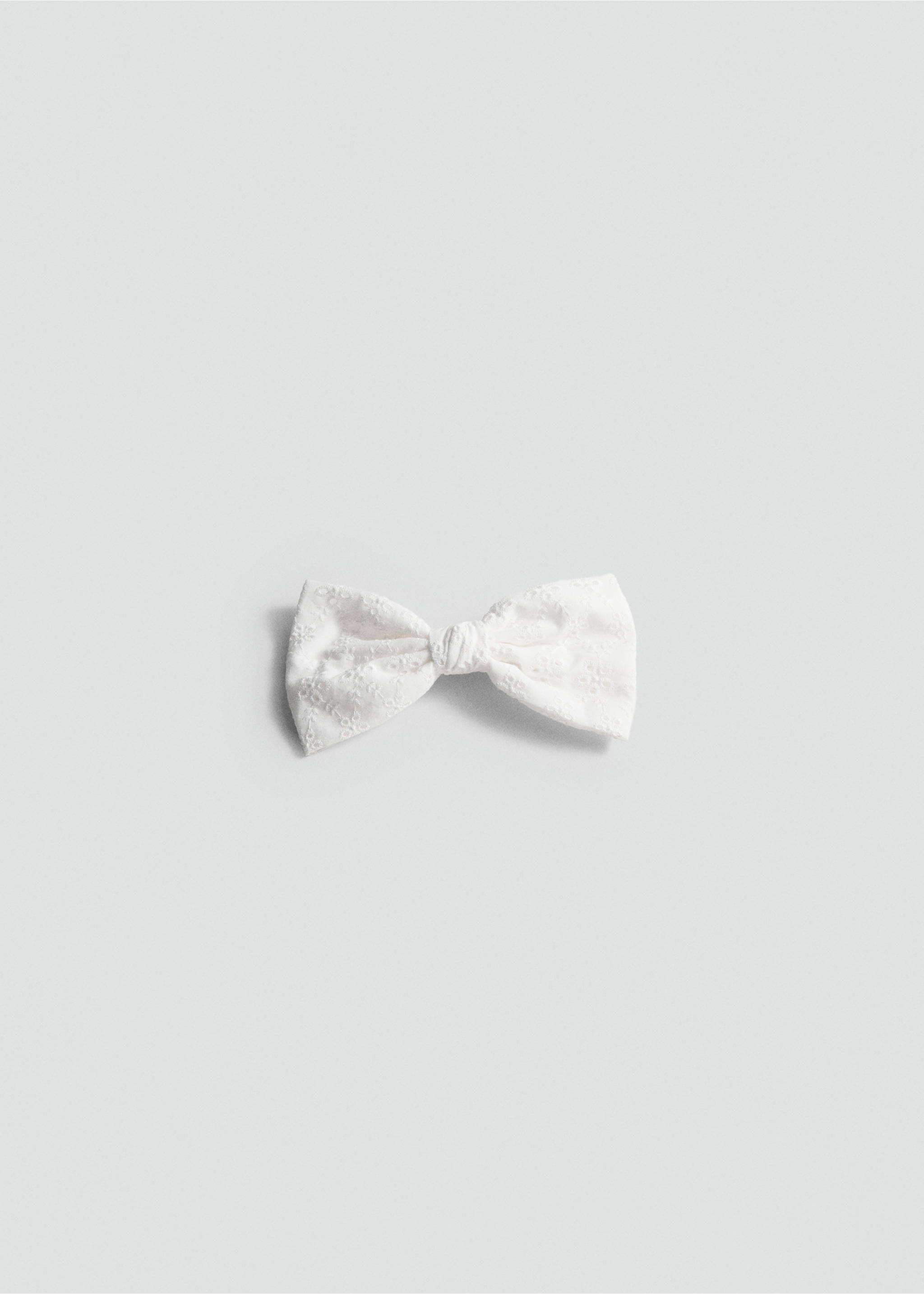 Embroidered barrette with bow - Article without model, White. Ref: 77050267-00.