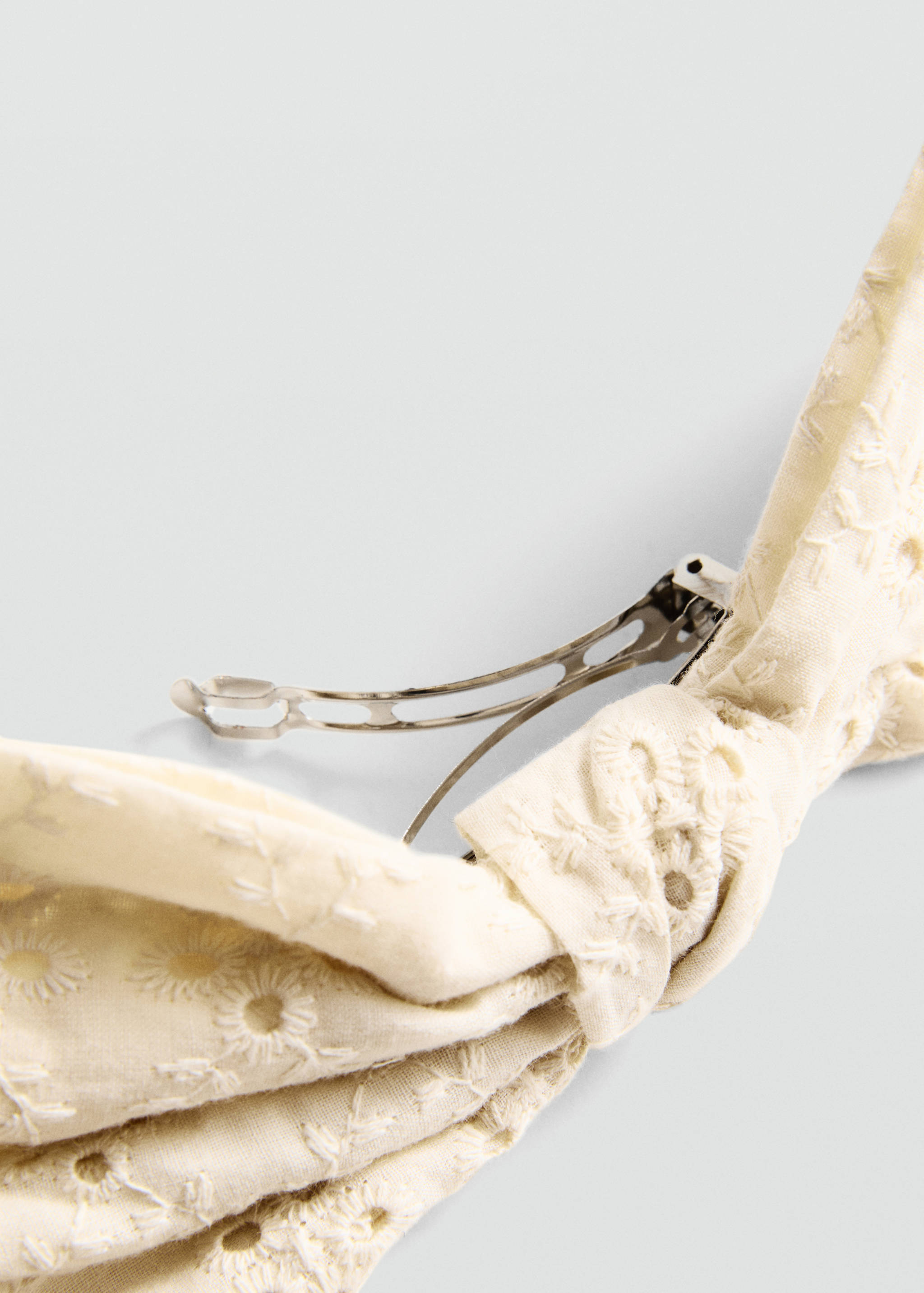 Embroidered barrette with bow - Medium plane