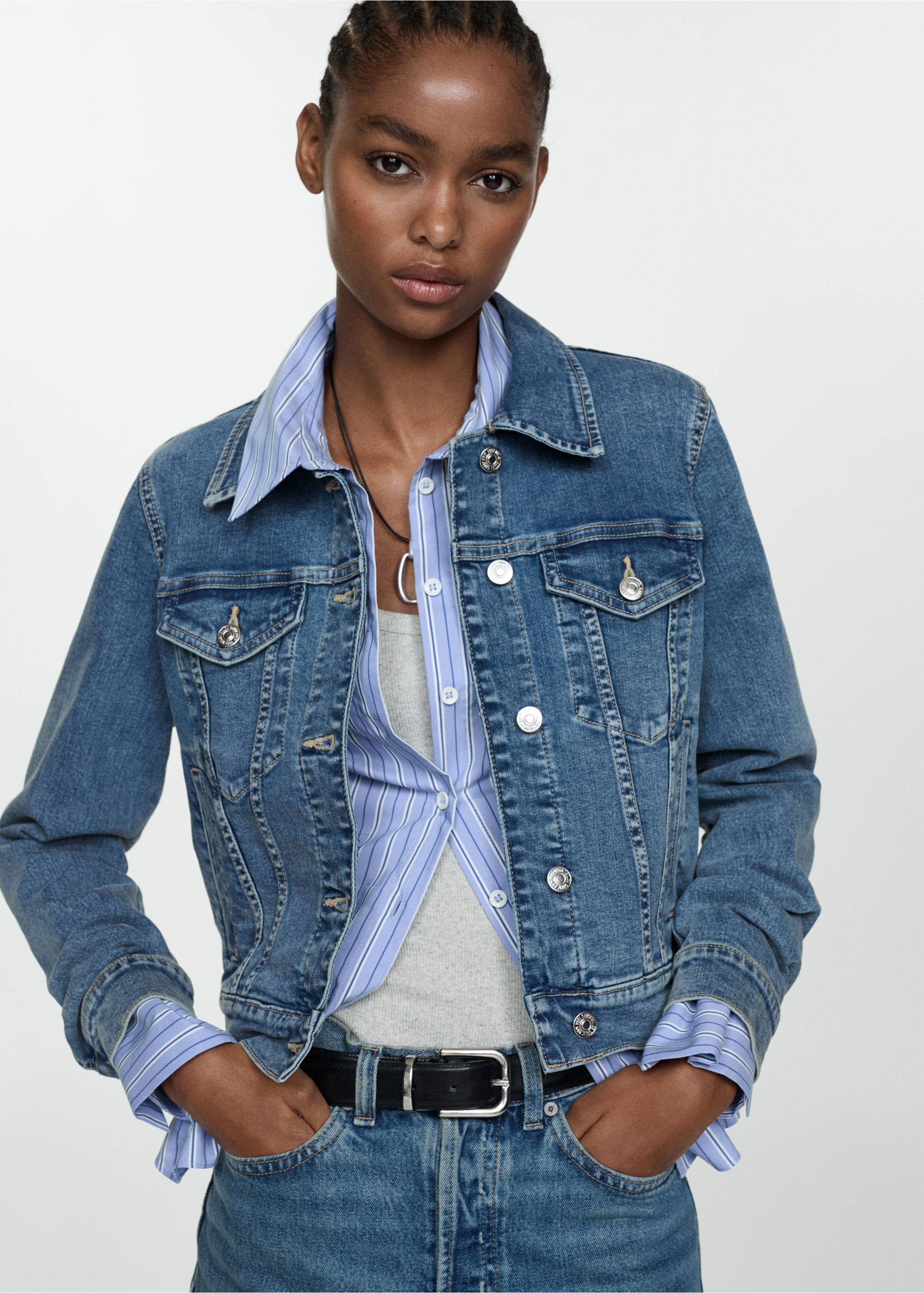 Geacă din denim cu buzunare - Plan mediu, Albastru mediu. Ref: 77050276-00.
