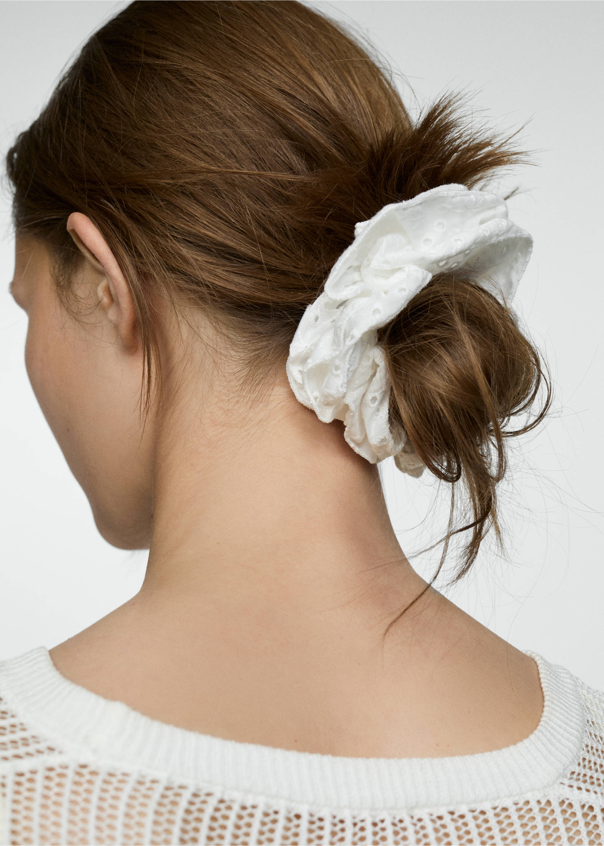 Embroidered maxi-scrunchie - General plane, White. Ref: 77050278-00.