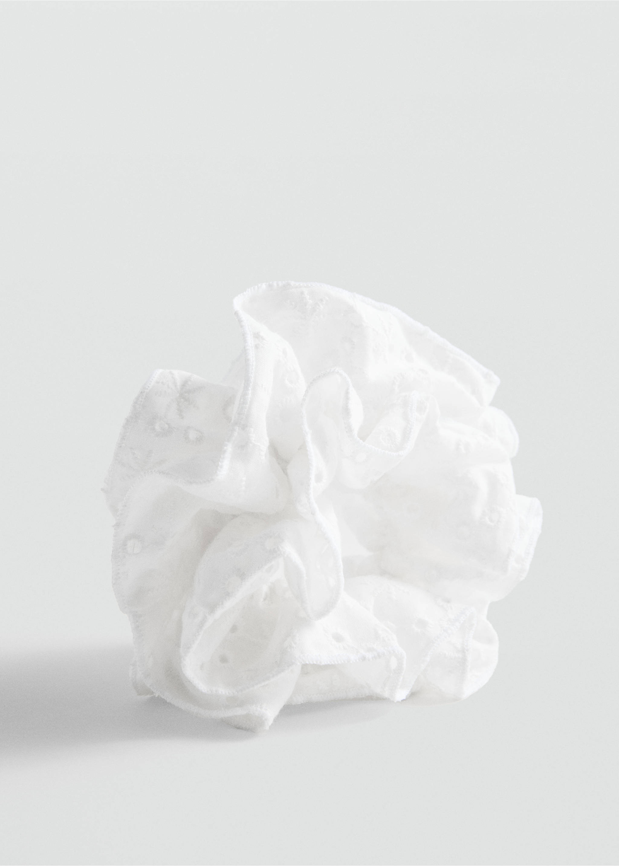 Embroidered maxi-scrunchie - Medium plane, White. Ref: 77050278-00.