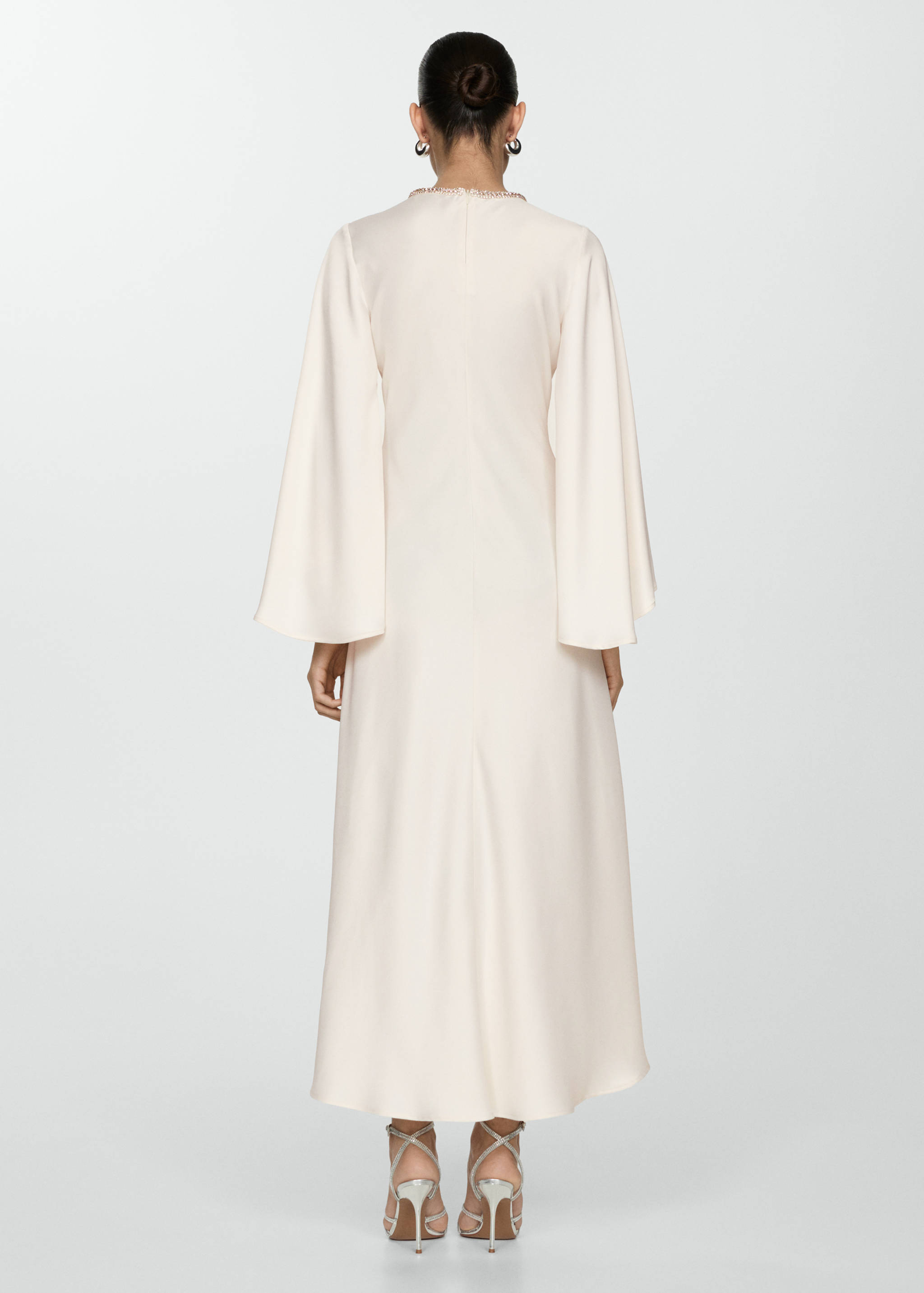 Flared-sleeve satin dress - Reverse of the article