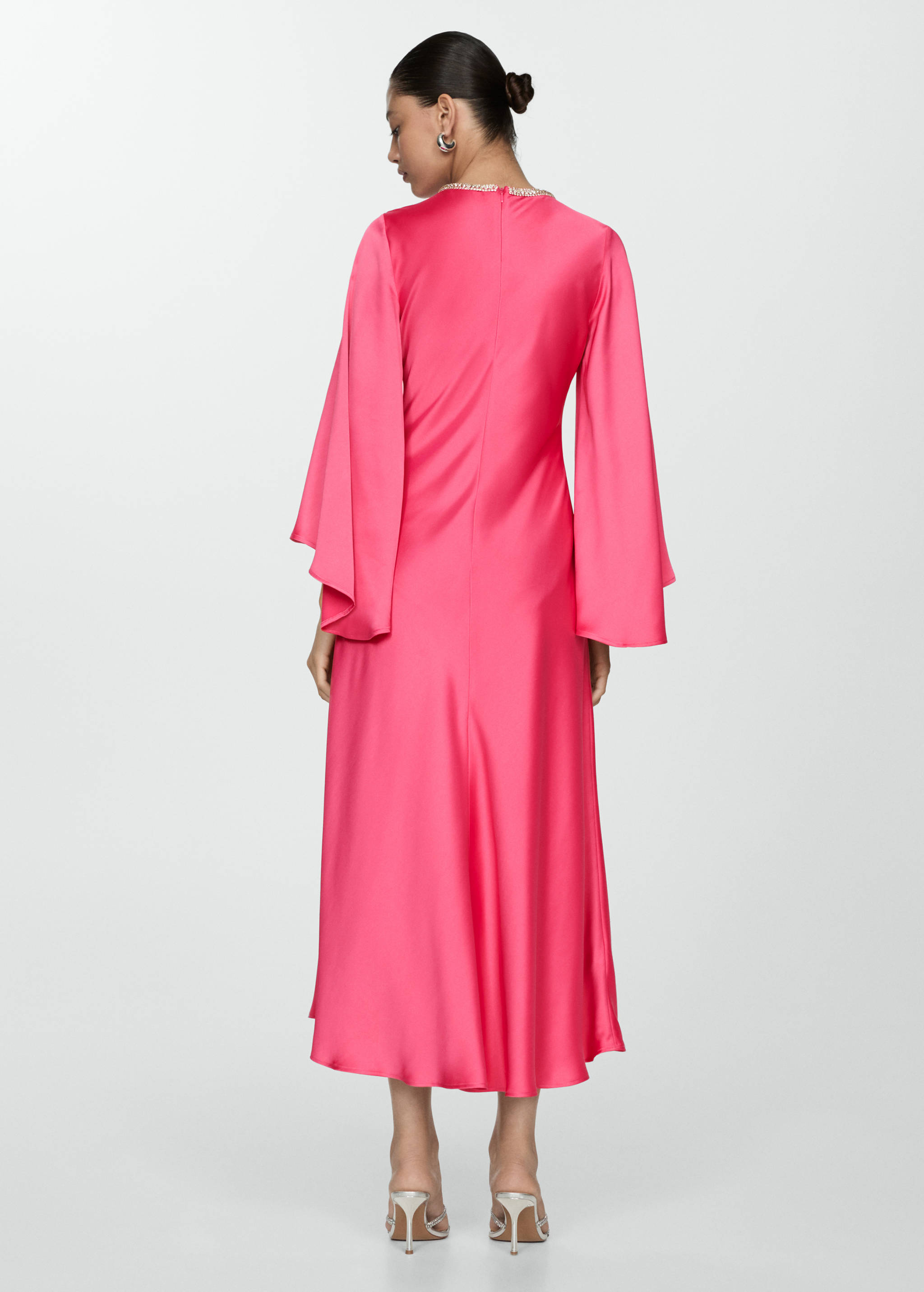 Flared-sleeve satin dress - Reverse of the article