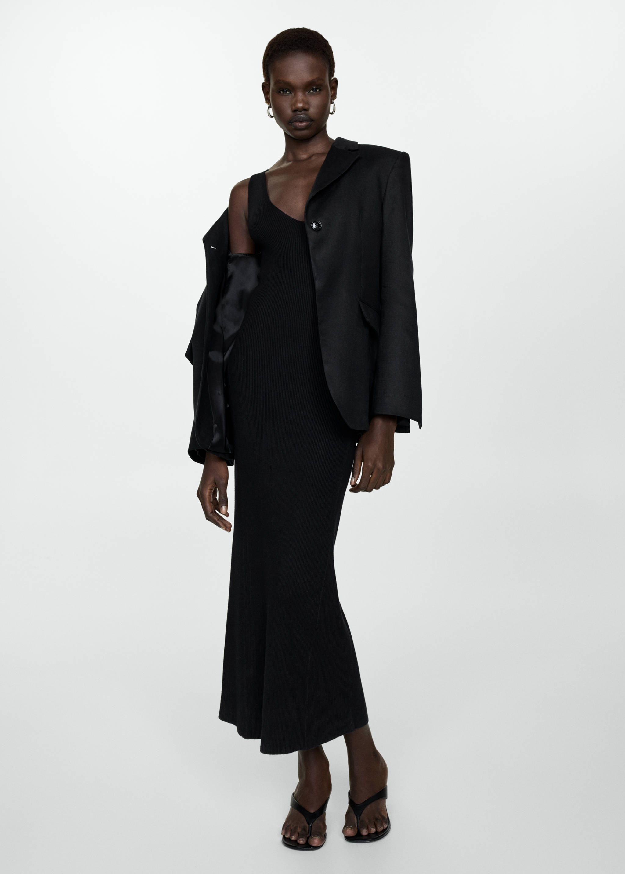 Sukienka na ramiączkach z dzianiny - Plan ogólny