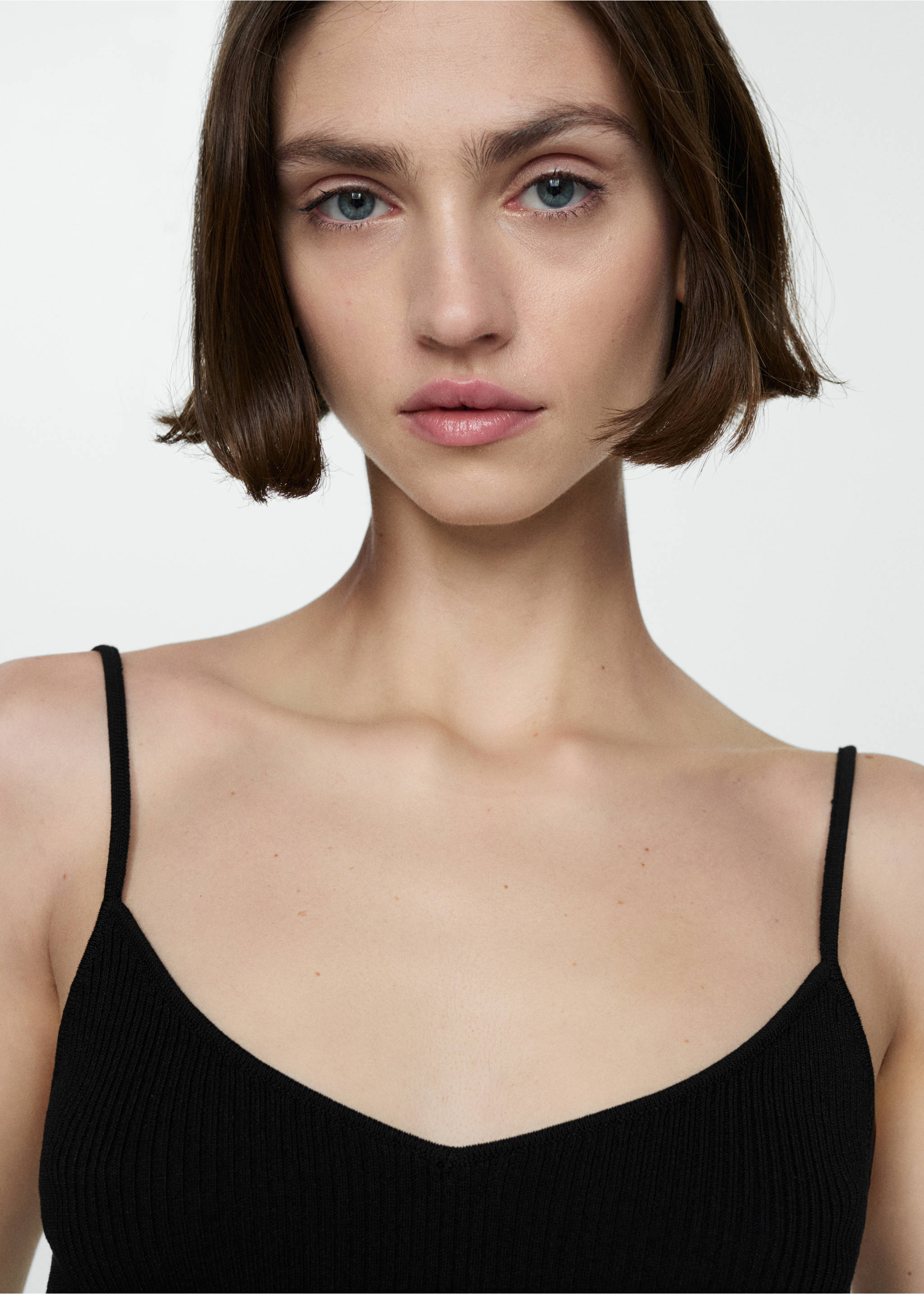 Top maille côtelée bretelles fines - Détail de l'article 1, Noir. Ref: 77050340-00.