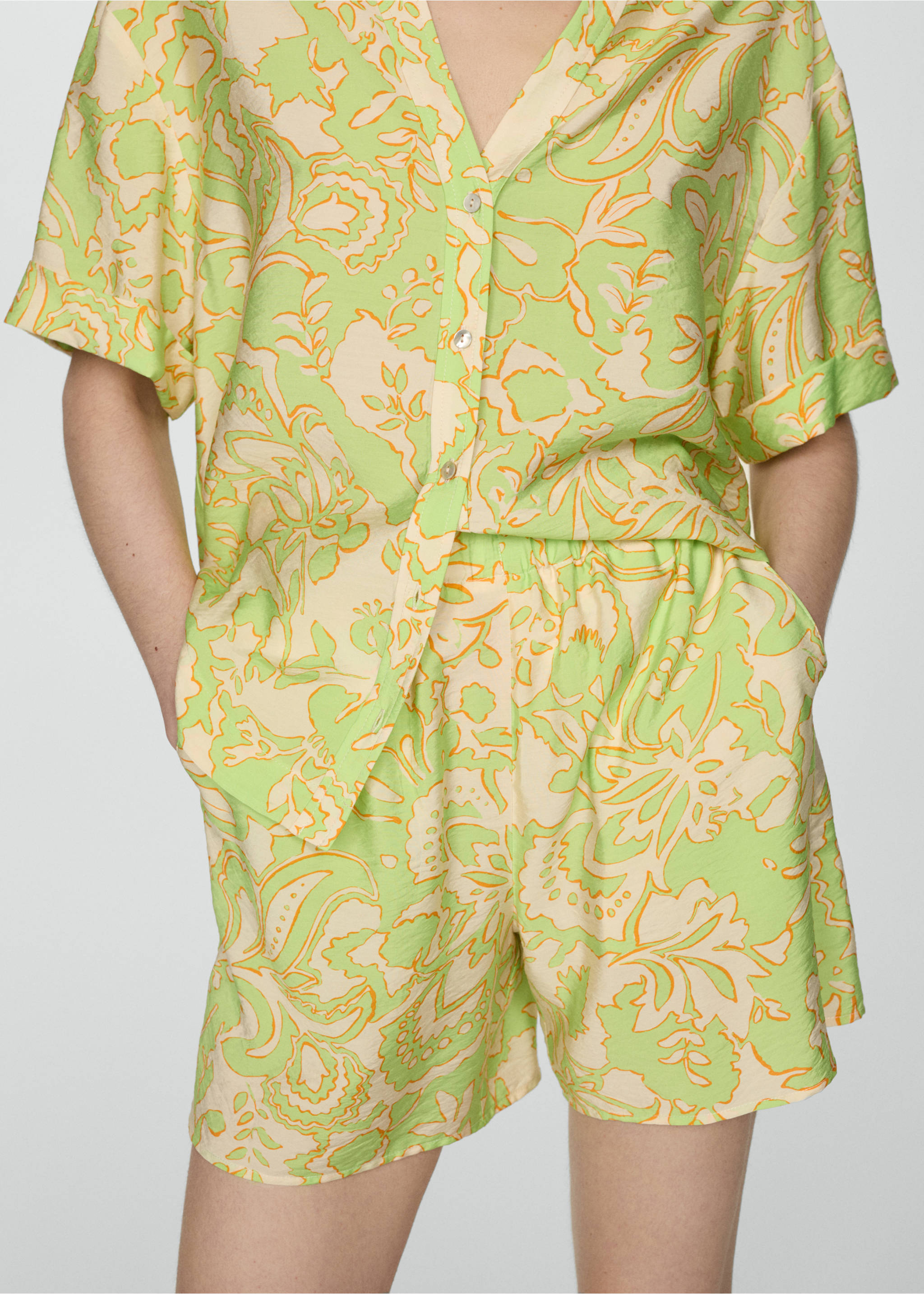 Printed fluid shorts - Medium plane, Lime. Ref: 77050347-00.