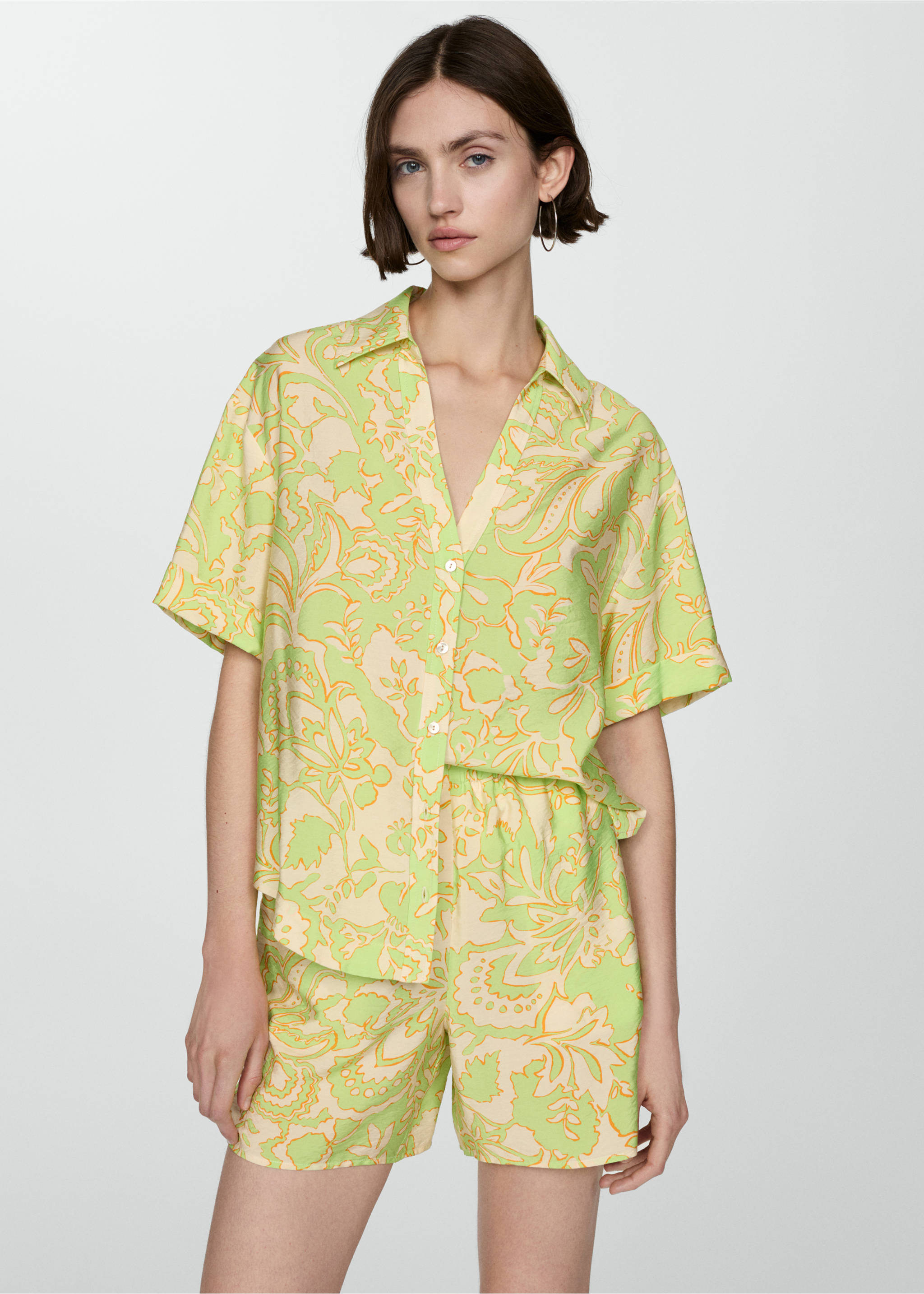 Printed fluid shorts - Details of the article 1, Lime. Ref: 77050347-00.