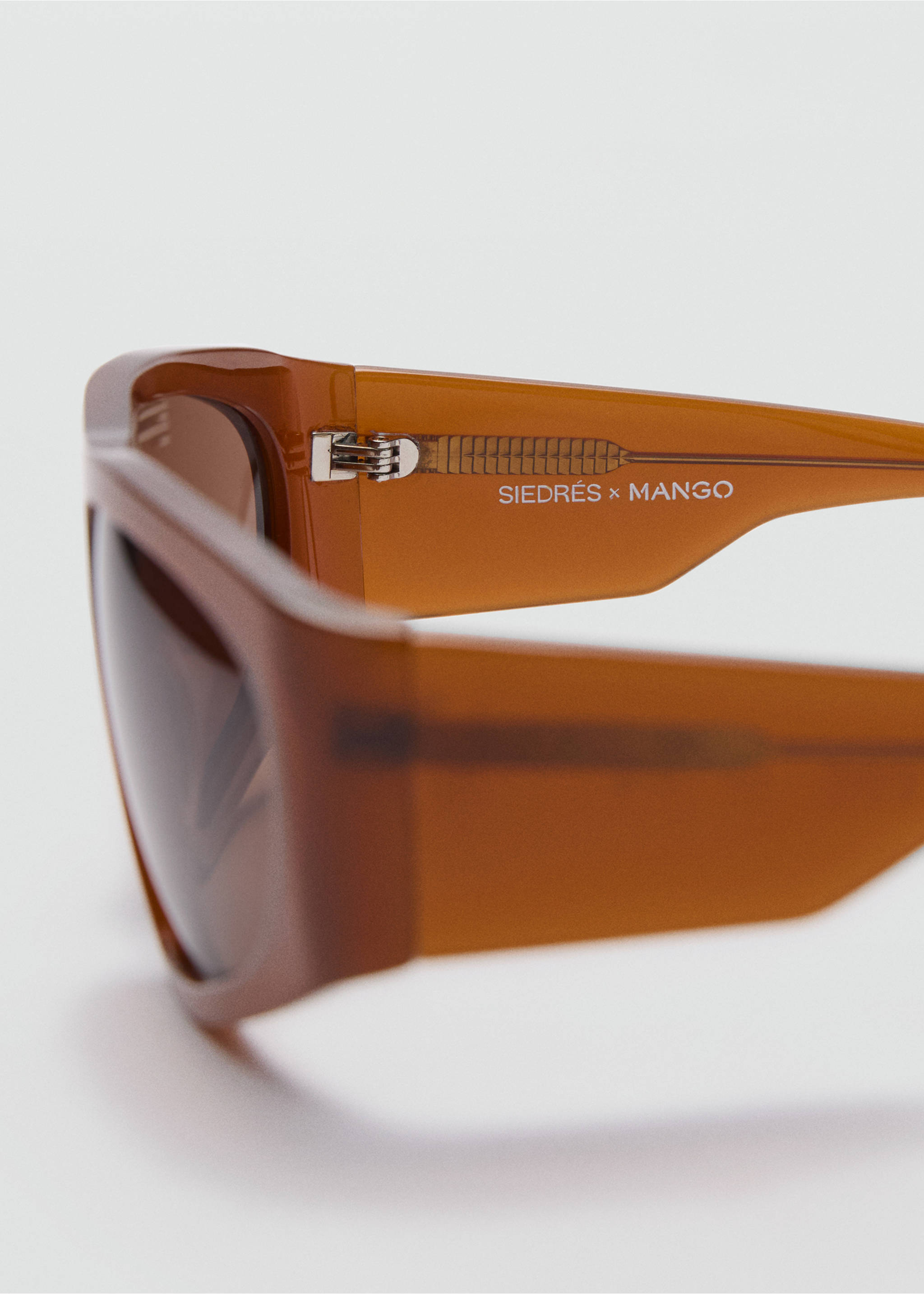 Flygar solglasögon - Detaljer om artikeln 2, Brun. Ref: 77050360-00.