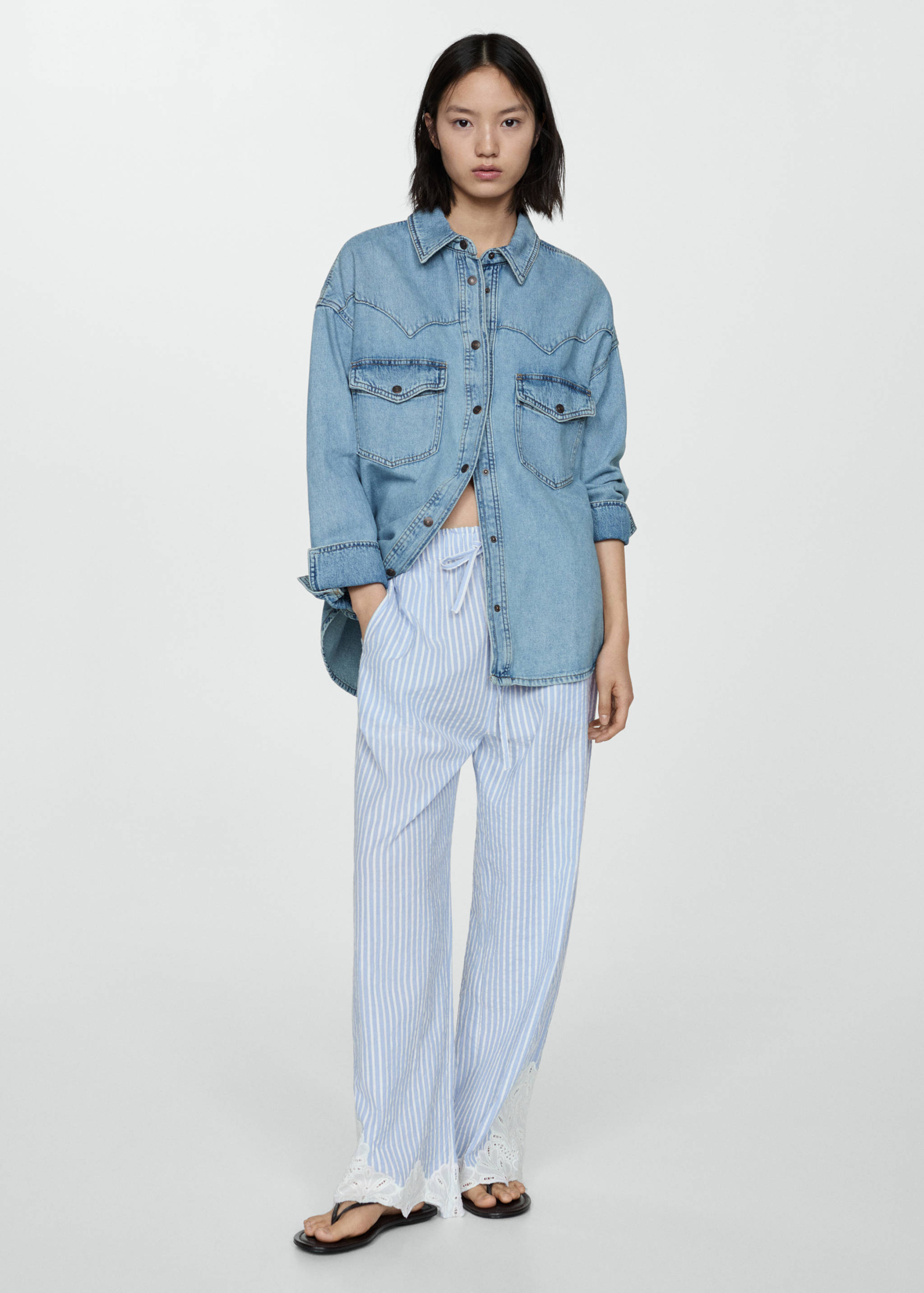 Calças às riscas bordadas - Pormenor do artigo 2