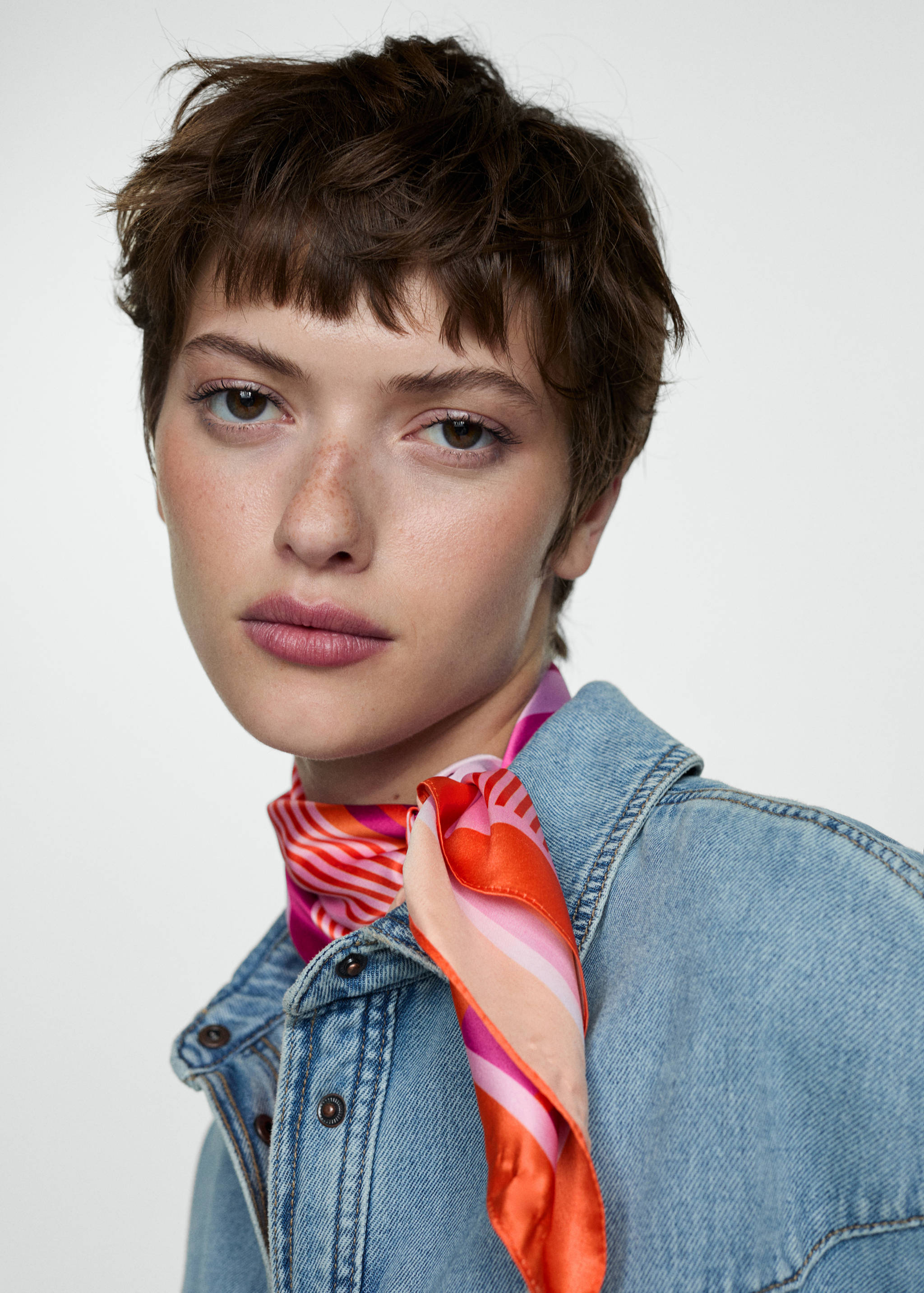 Gemustertes Streifenhalstuch - Allgemeine Ansicht