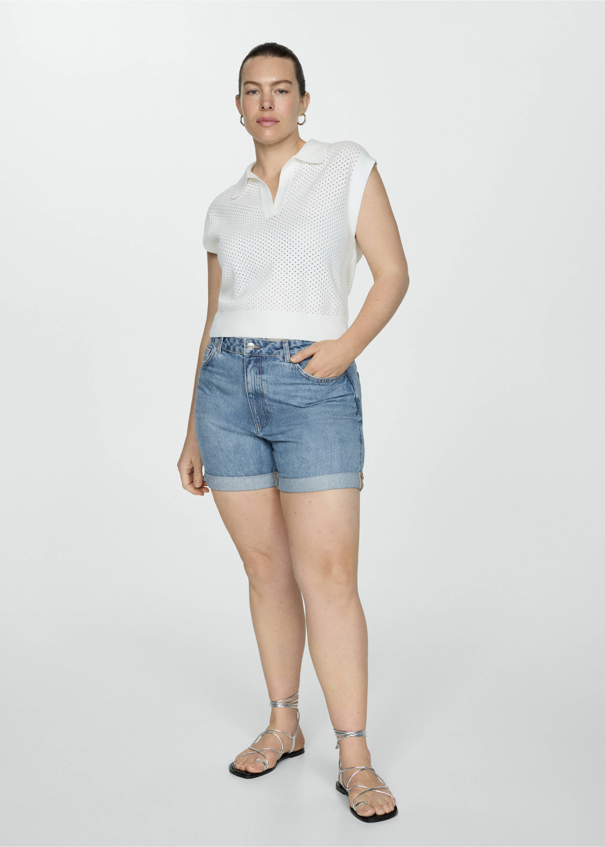 High-waisted mom-fit denim shorts - Details of the article 3, Medium Blue. Ref: 77050572-00.