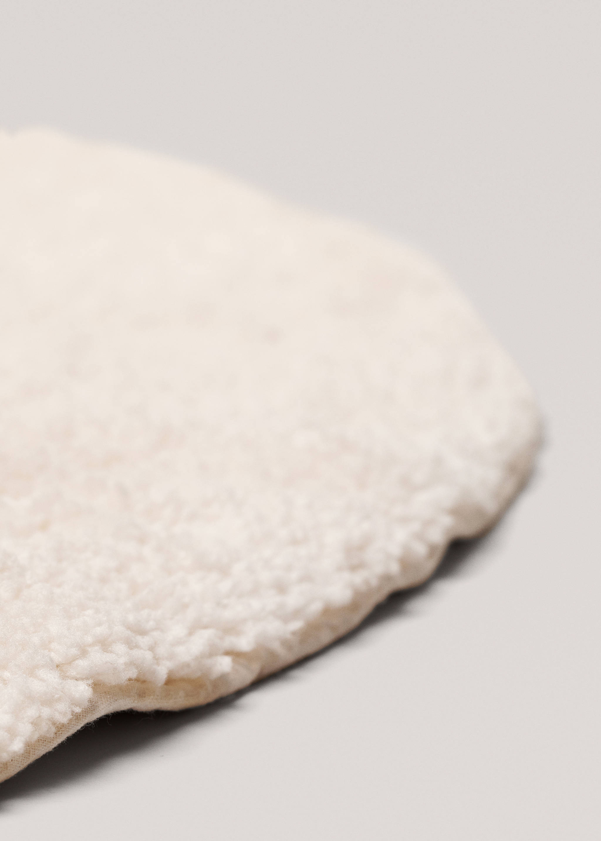 Medium fur round rug - Details of the article 3