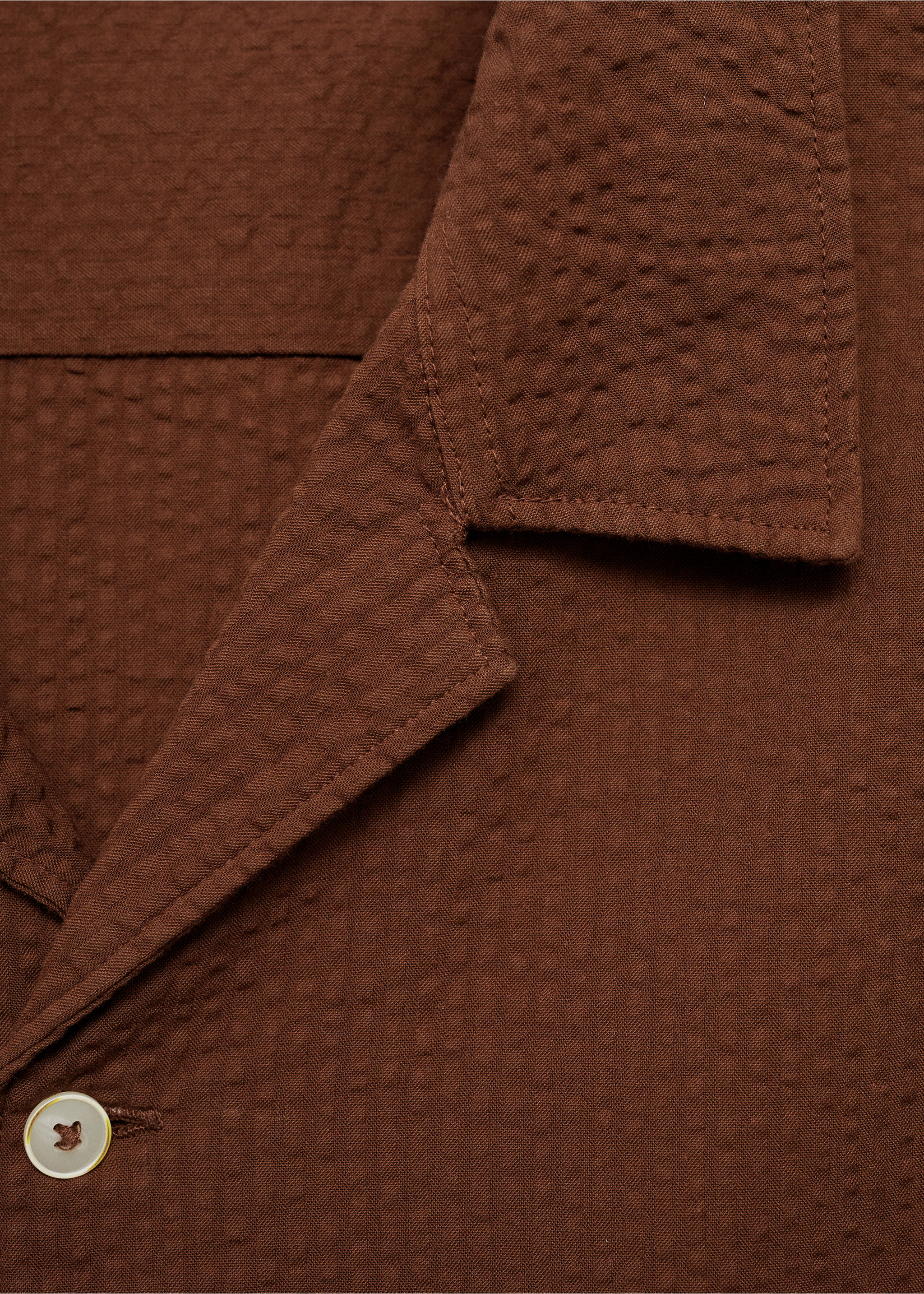 Chemise regular-fit 100 % coton seersucker - Détail de l'article 8, Bordeaux. Ref: 77050609-00.