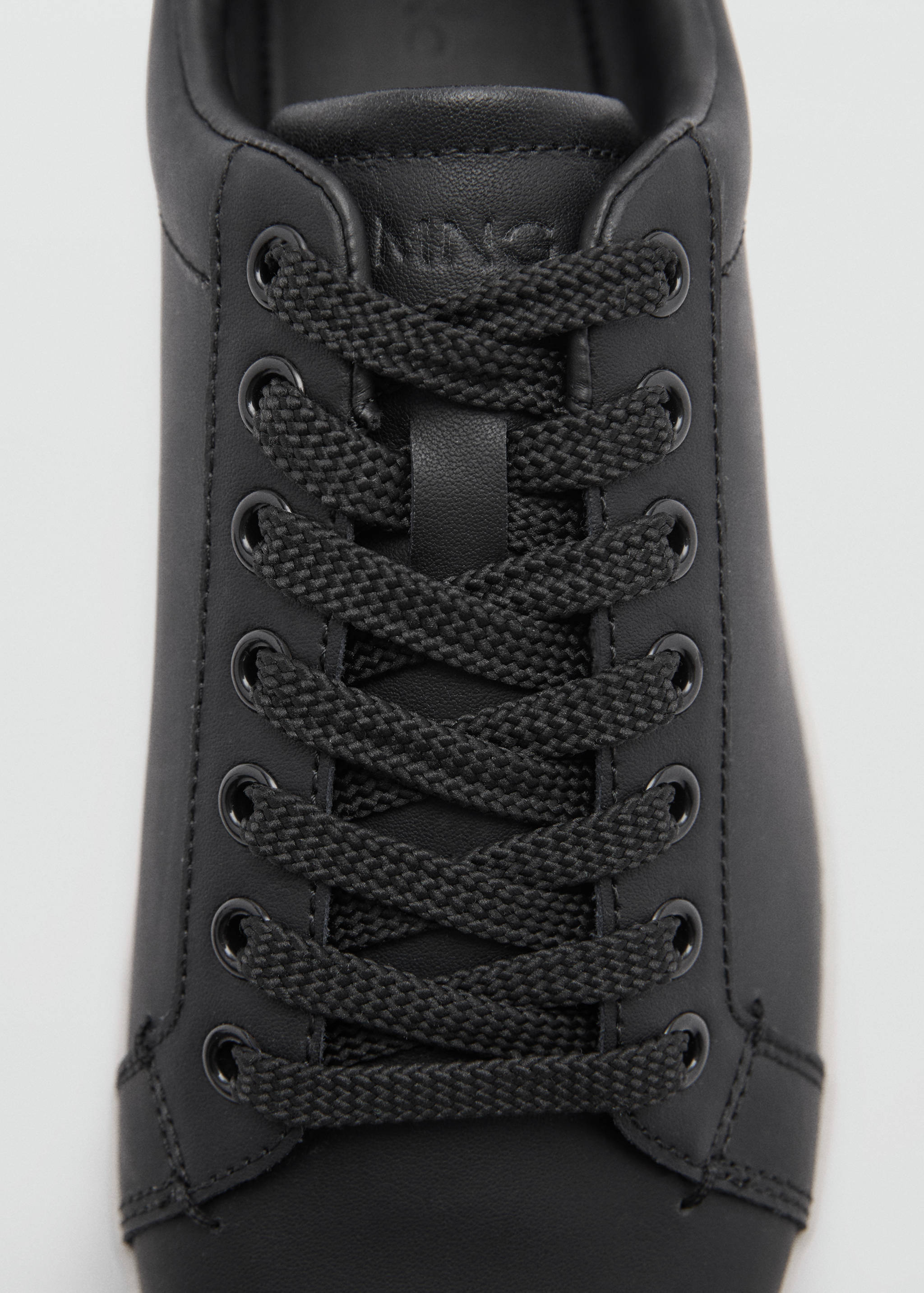 Leren sneakers met contrasterende zolen - Detail van het artikel 2