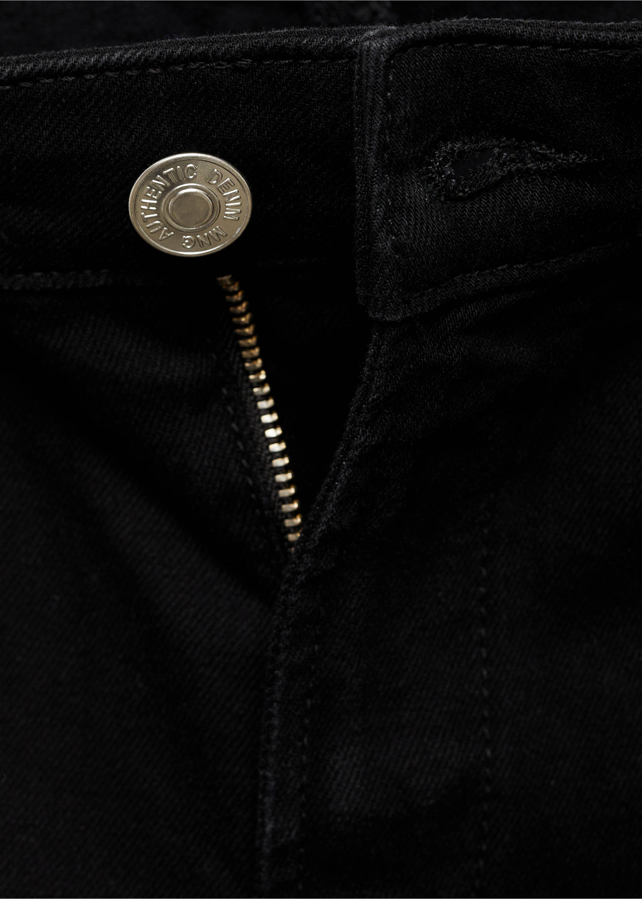 Shorts mit Umschlag - Detail des Artikels 0, Schwarz. Ref: 77050618-00.