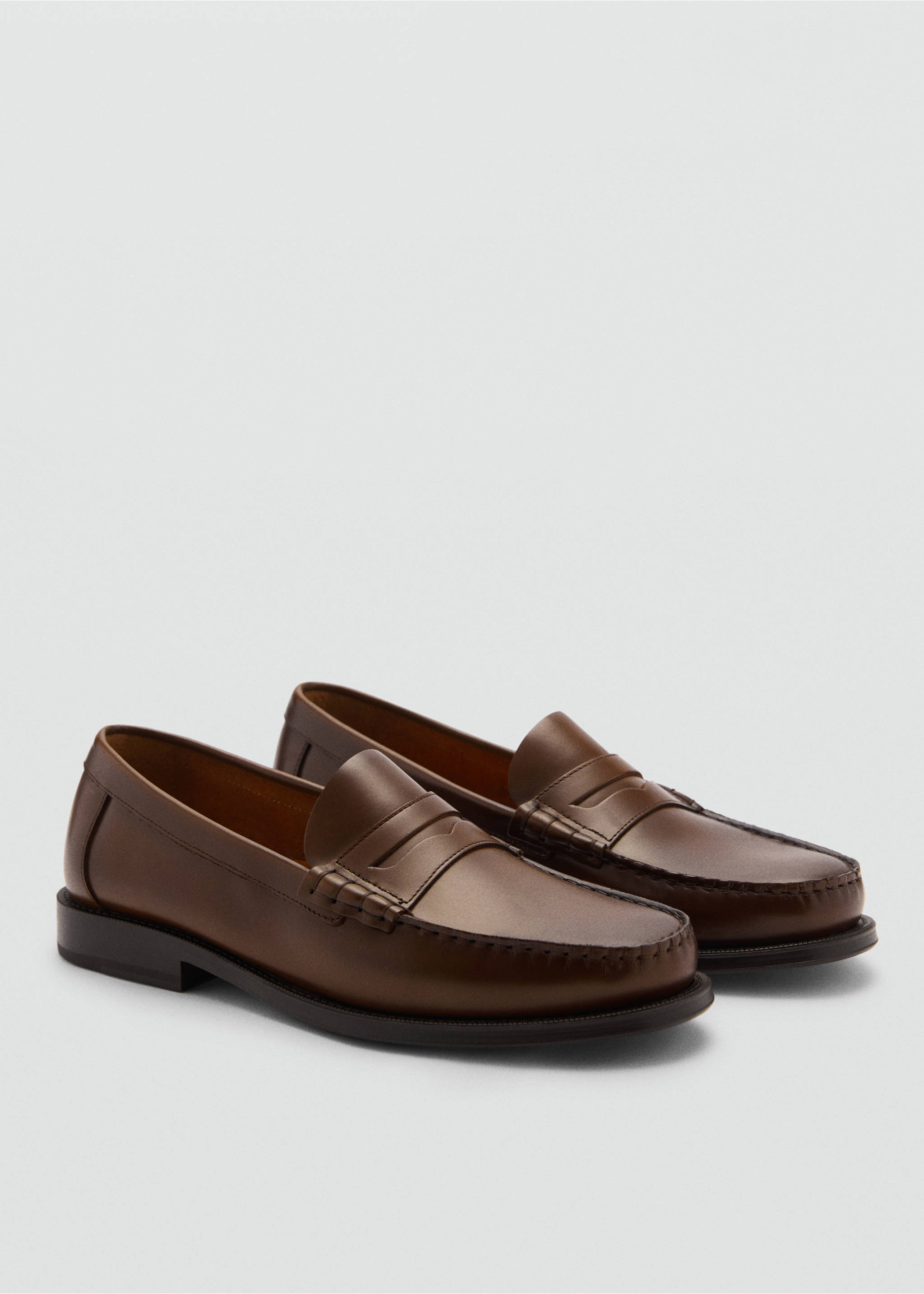 Aged-leather loafers - Medium plane, Leather. Ref: 77050624-00.