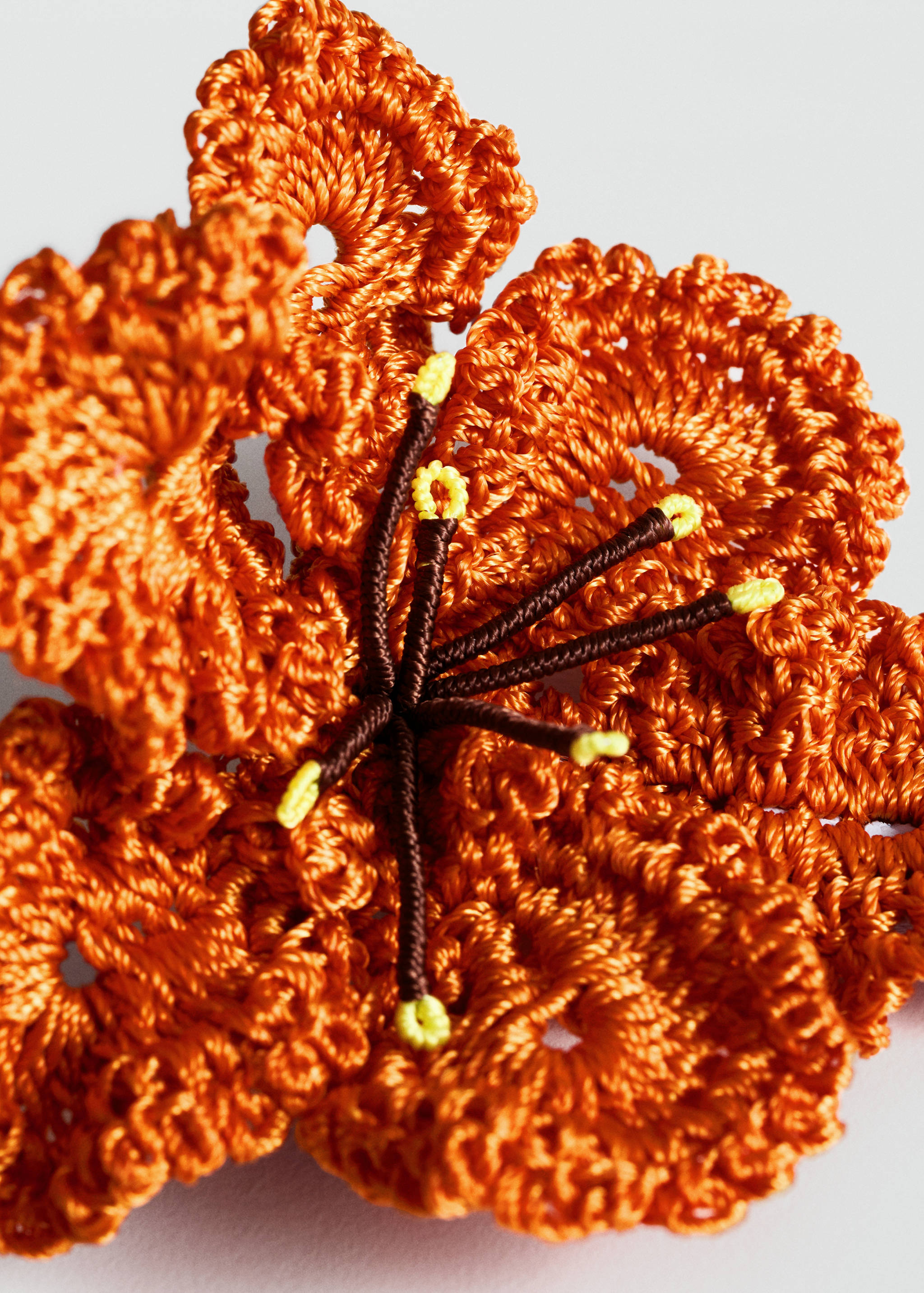 Crochet flower brooch - Medium plane