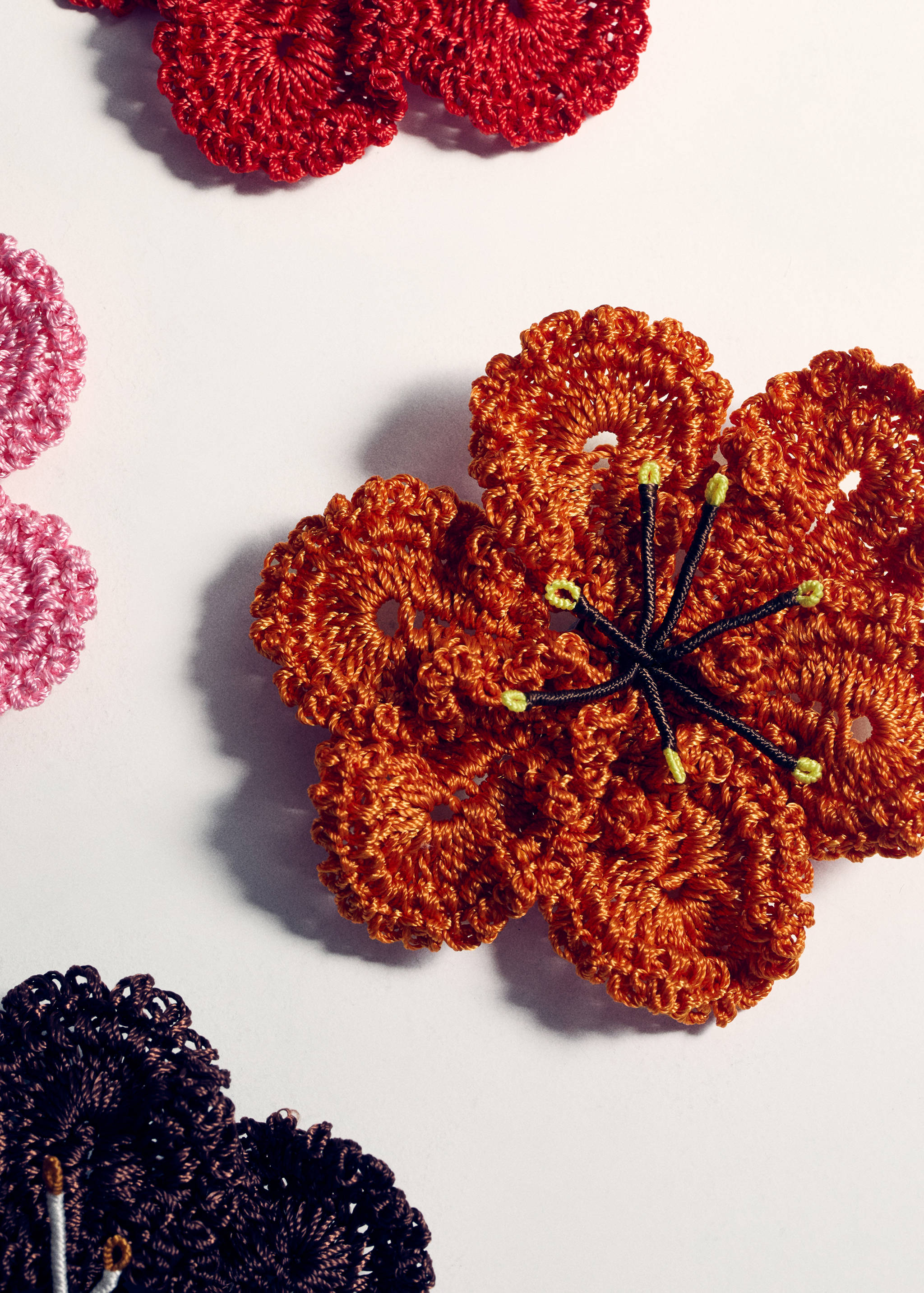 Crochet flower brooch - Details of the article 5