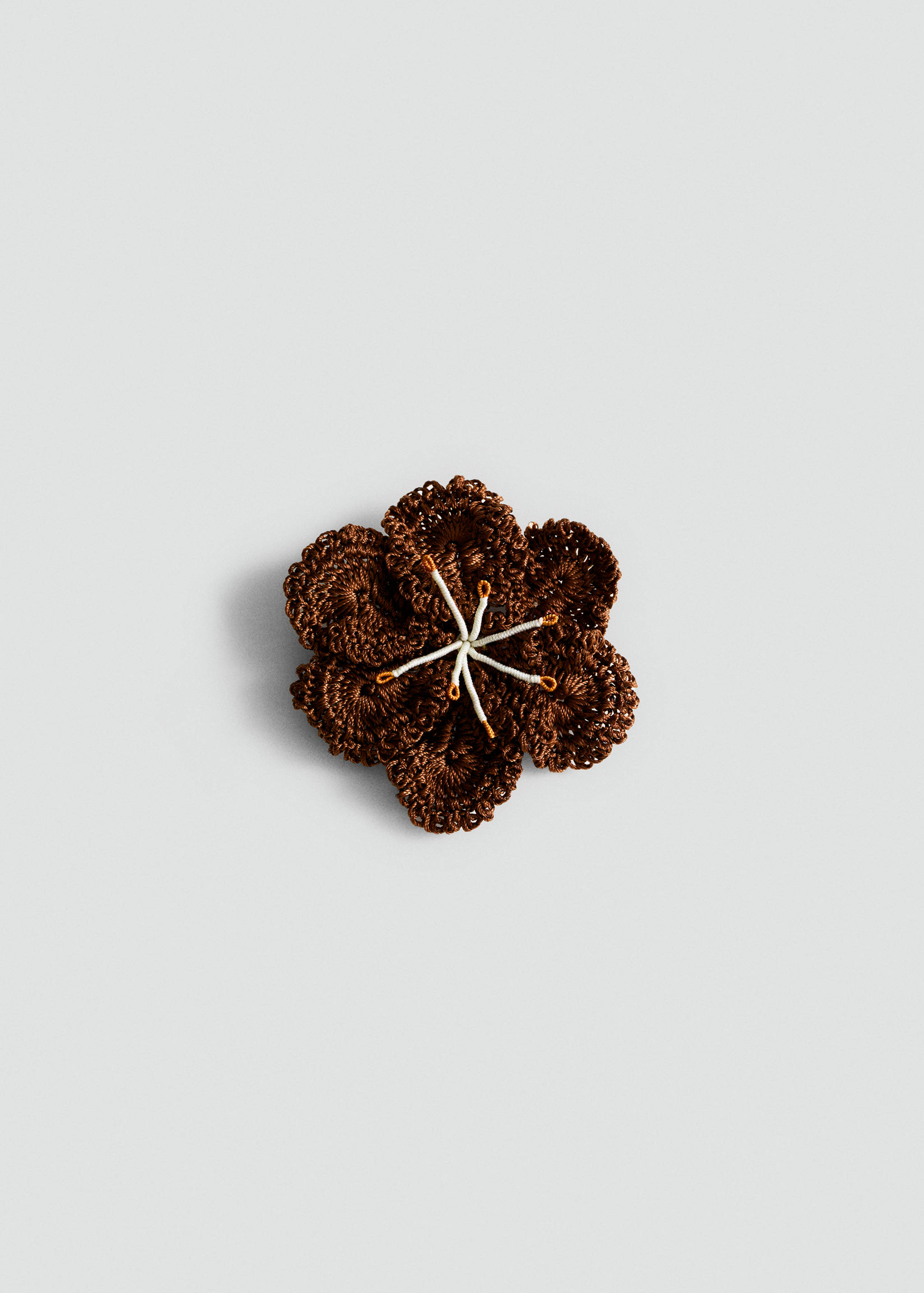 Crochet flower brooch - Article without model