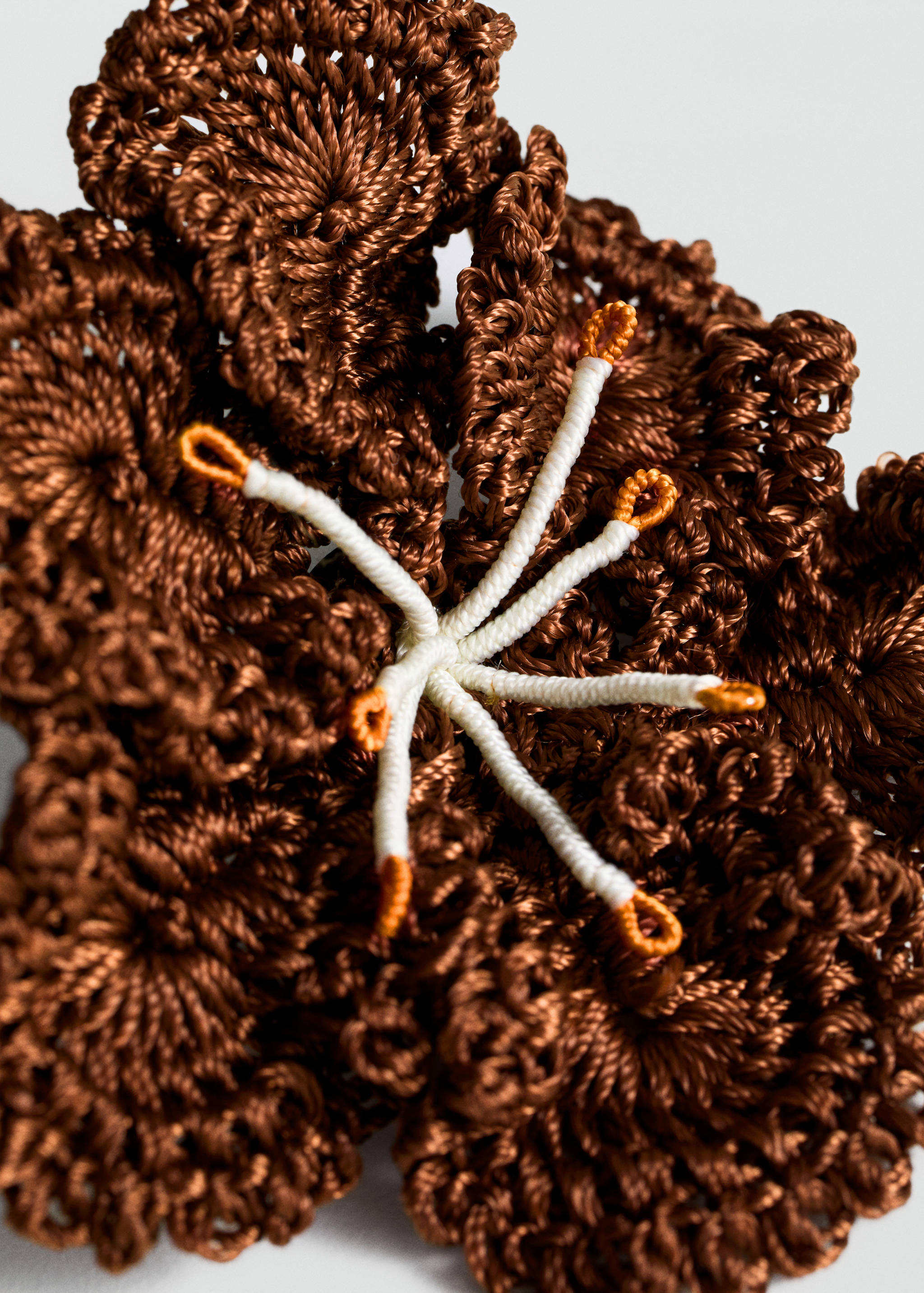 Crochet flower brooch - Medium plane