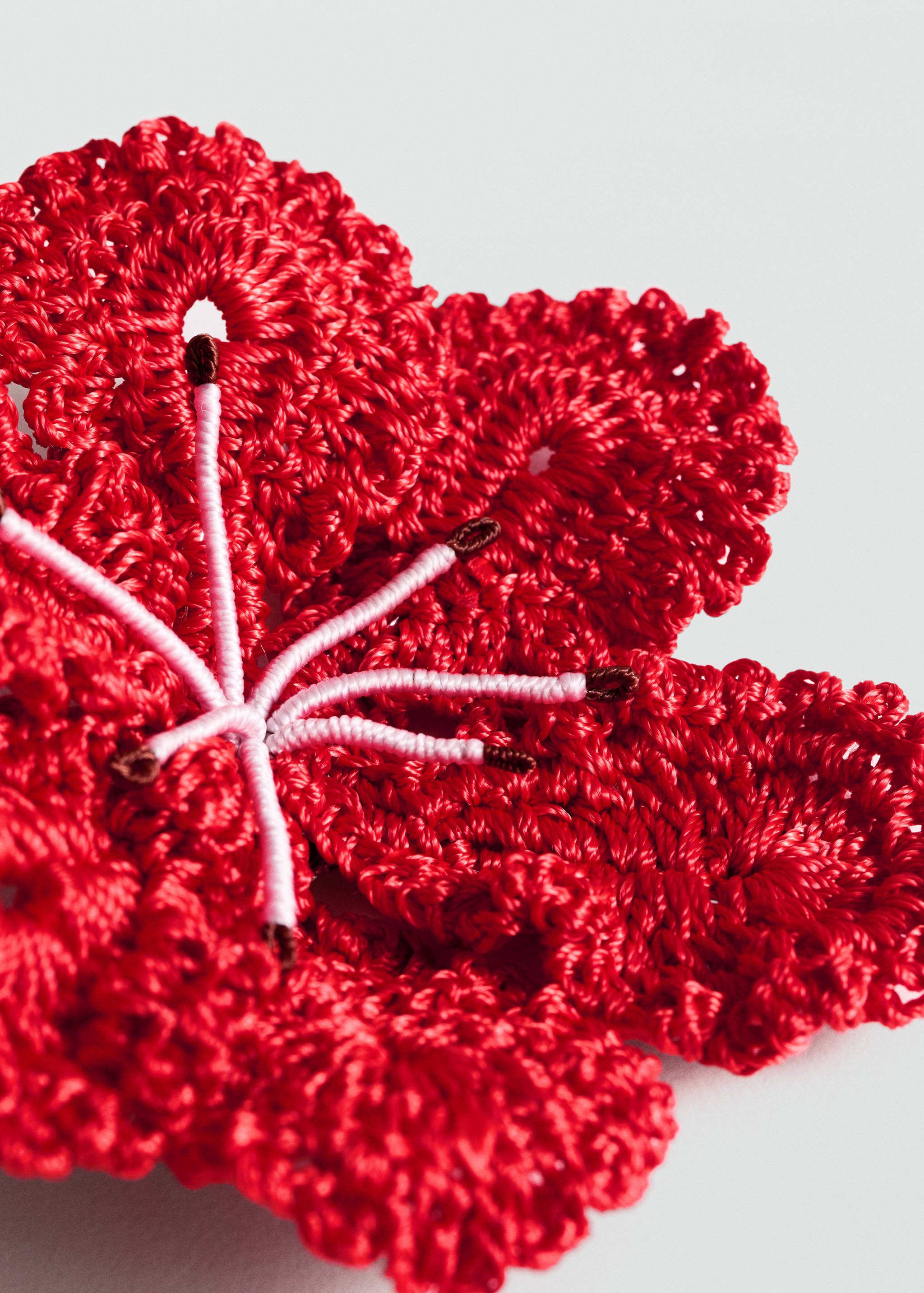Crochet flower brooch - Medium plane