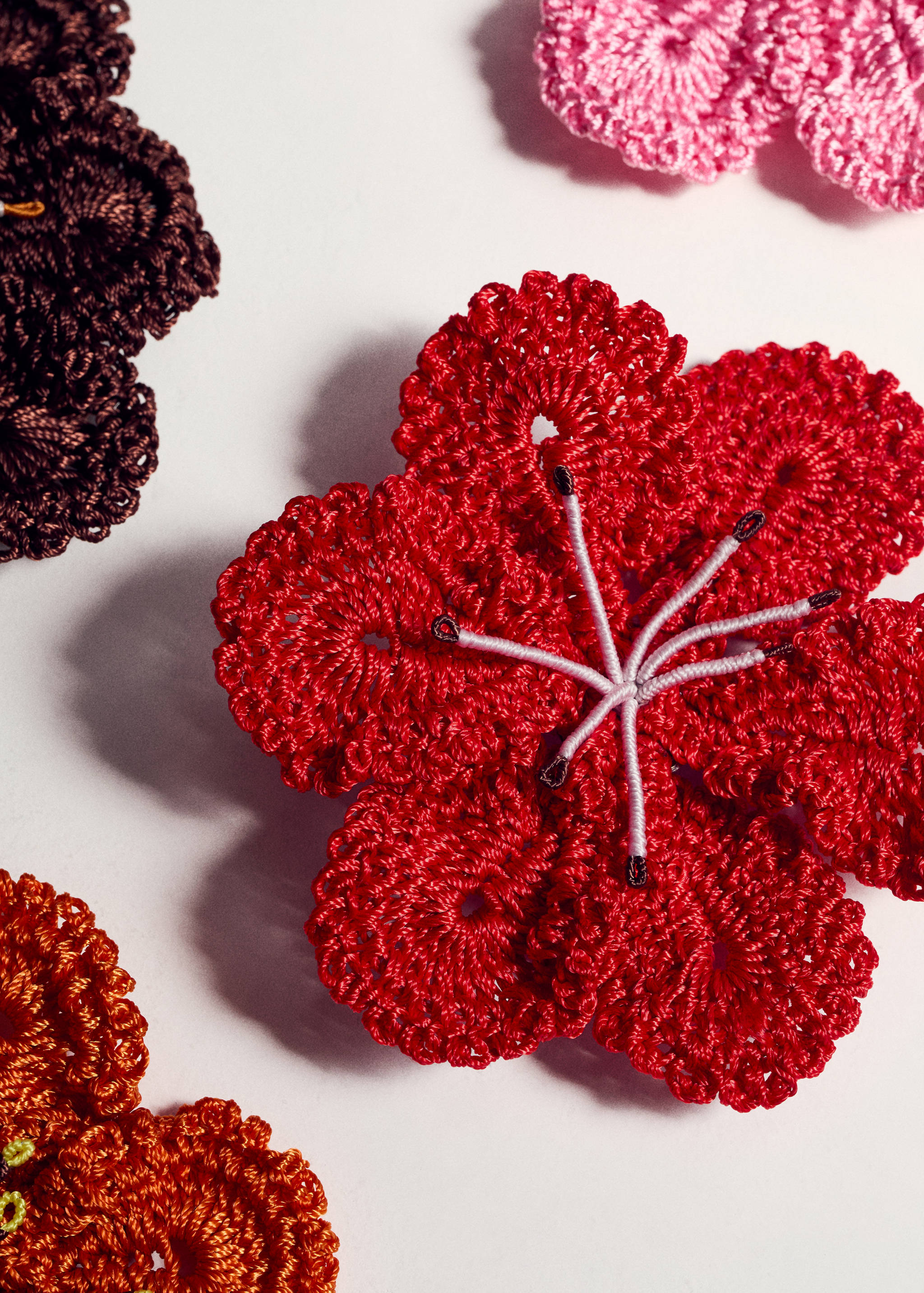 Crochet flower brooch - Details of the article 5