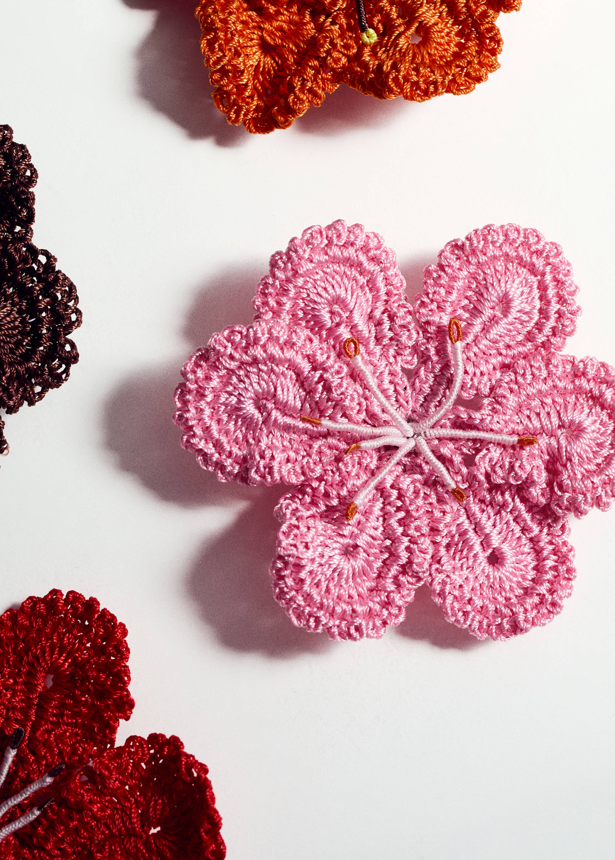 Crochet flower brooch - Details of the article 5