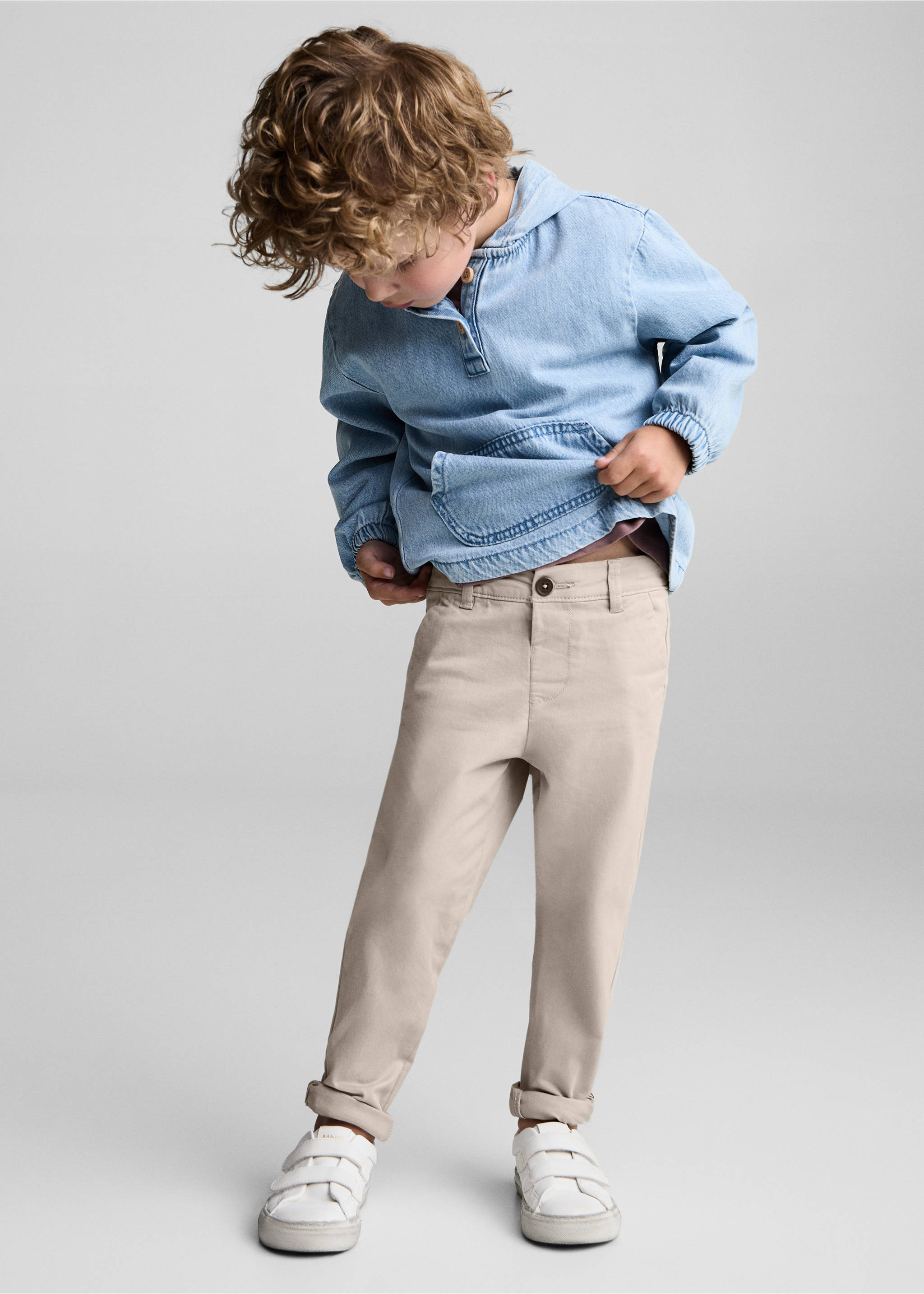 Cotton chinos - Medium plane, Ice Grey. Ref: 77051013-00.