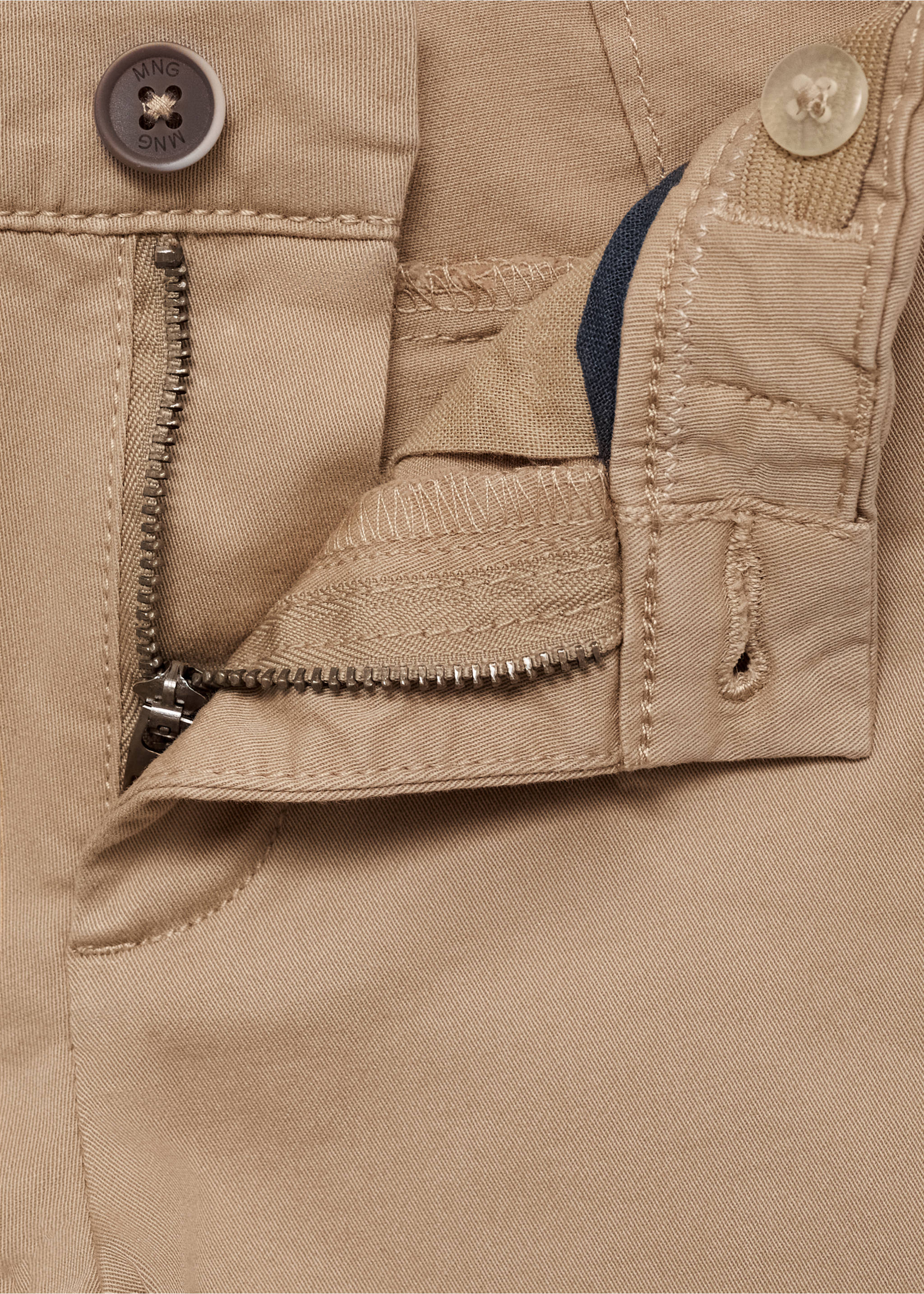 Cotton chinos - Details of the article 8, Beige. Ref: 77051013-00.