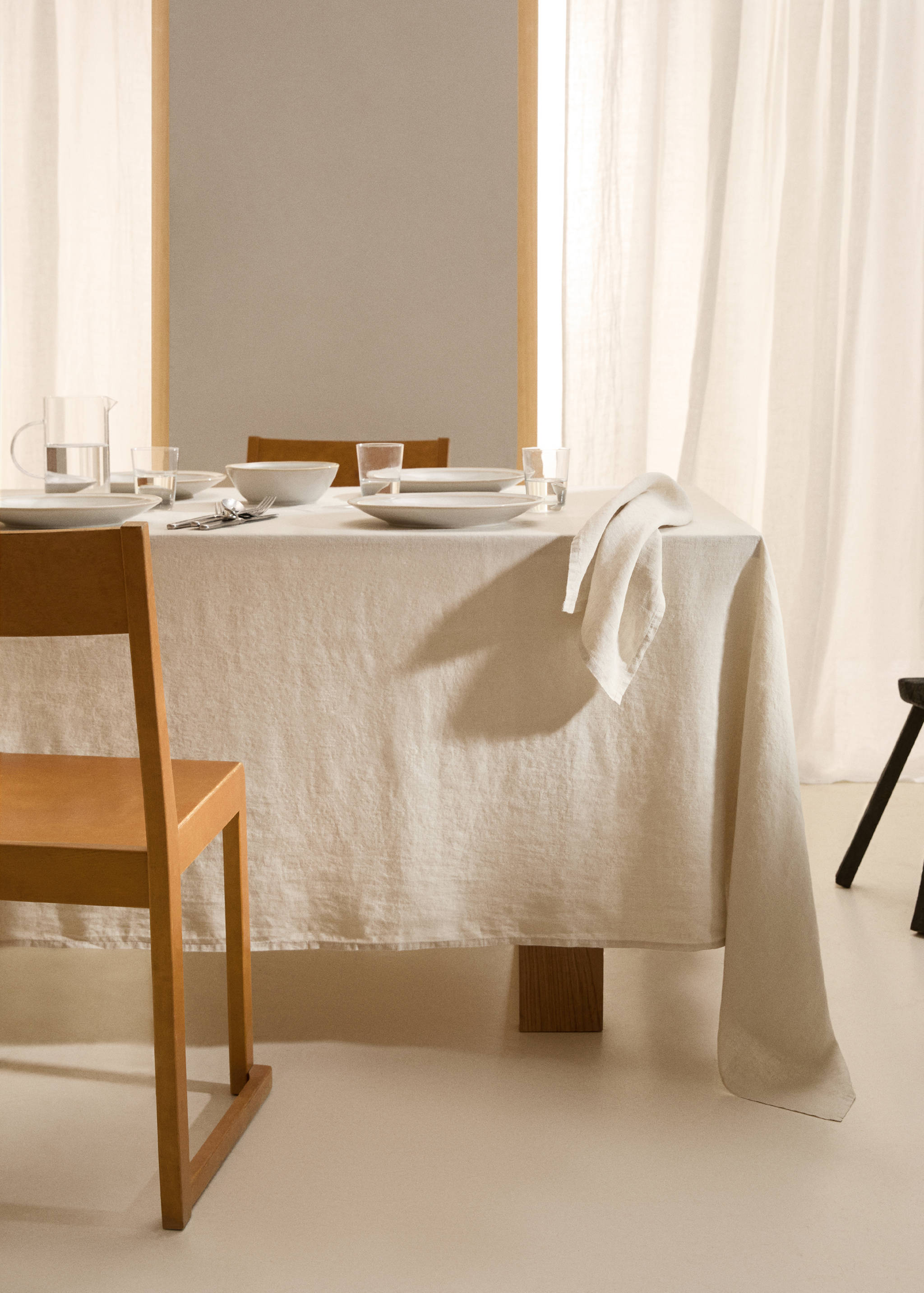 100% linen tablecloth for 2 to 4 diners - General plane