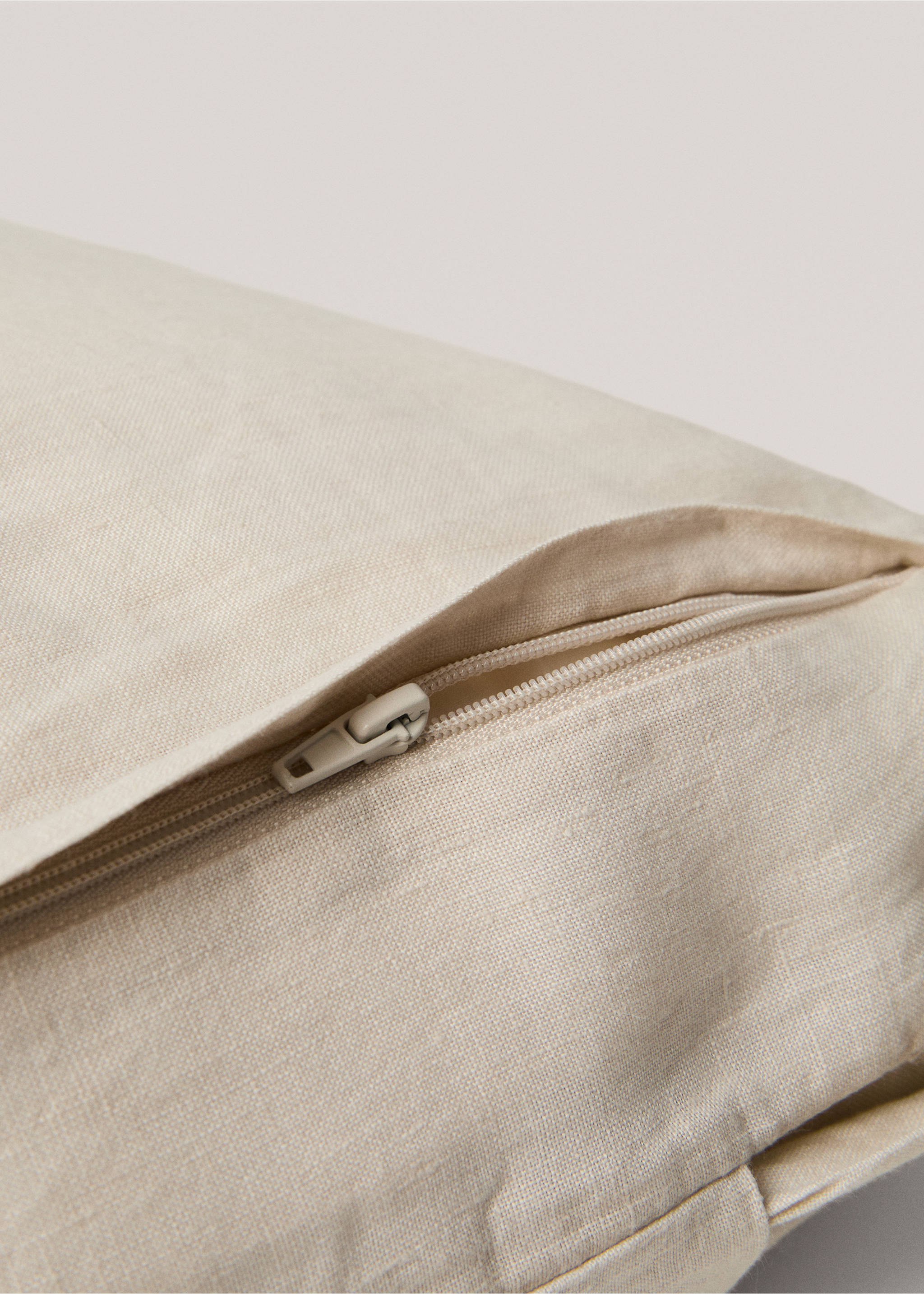 Housse de coussin lin tressé - Détail de l'article 3, Sable. Ref: 77051015-00.