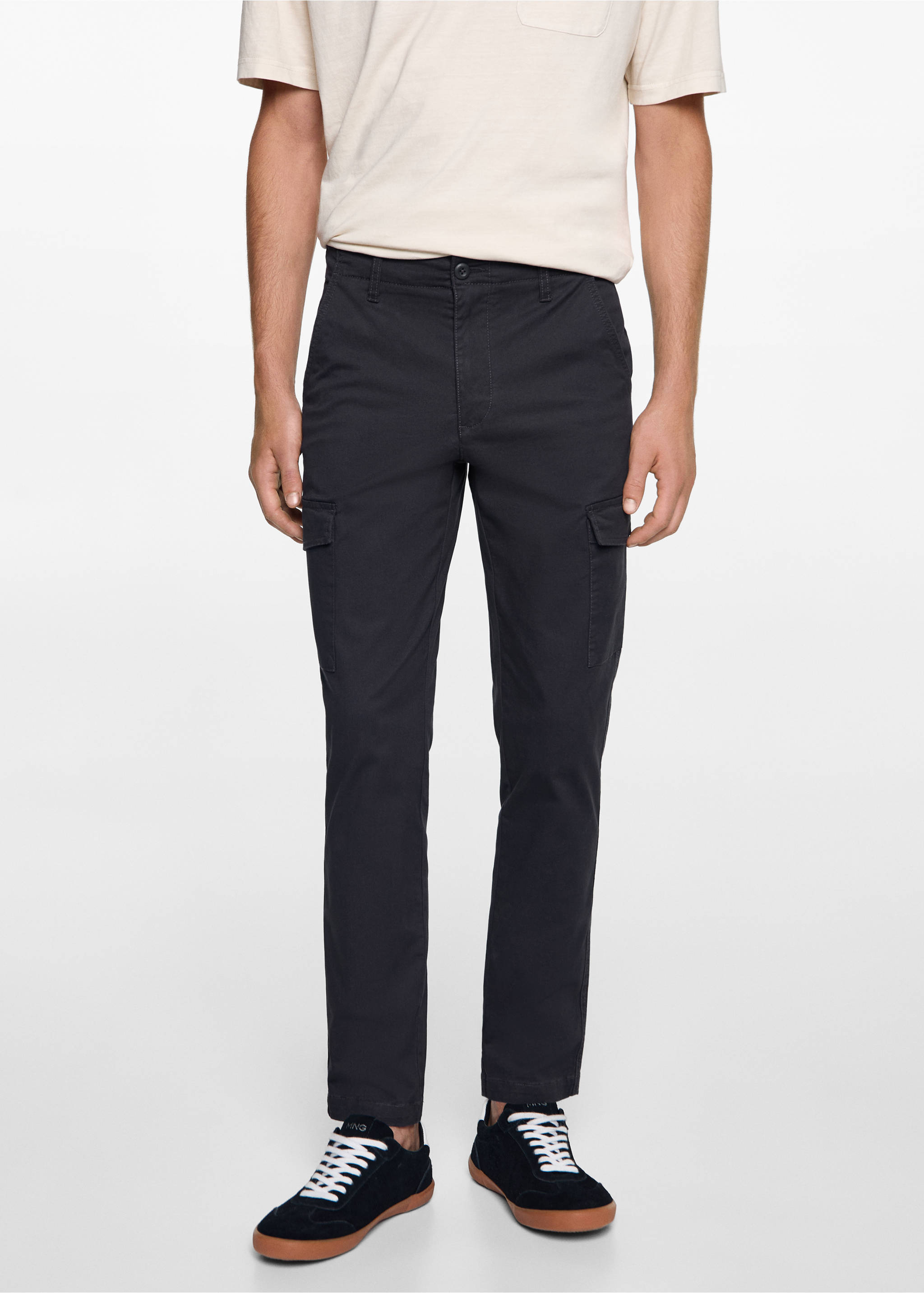 Cotton cargo trousers - Details of the article 6, Charcoal. Ref: 77051508-00.