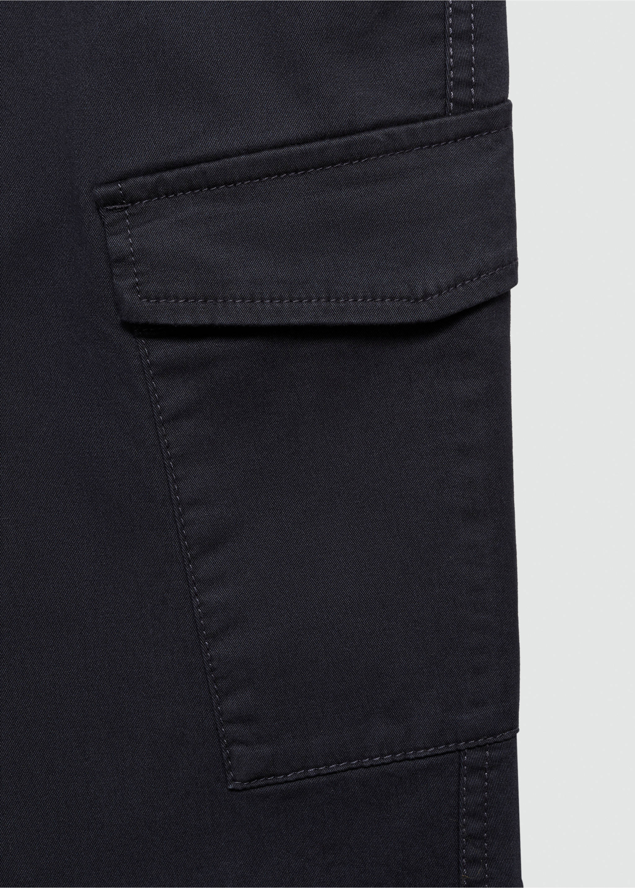 Cotton cargo trousers - Details of the article 8, Charcoal. Ref: 77051508-00.